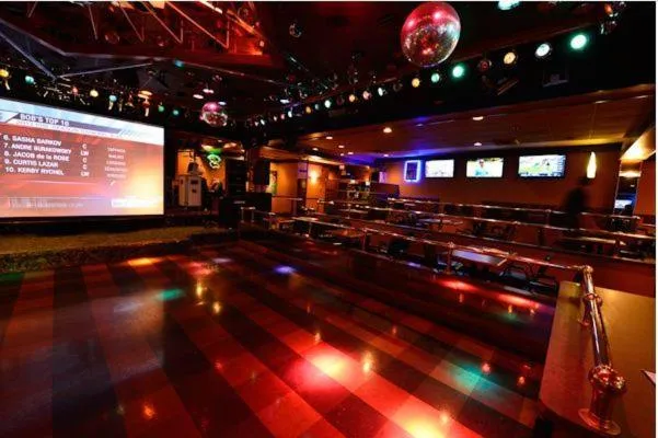 Nightclub / DJ in Assiniboine Gordon Inn on the Park