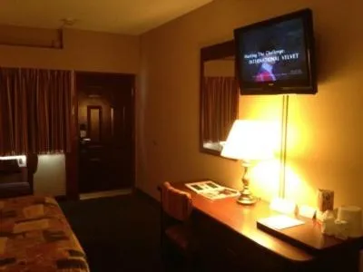 TV and multimedia, Bed in Assiniboine Gordon Inn on the Park