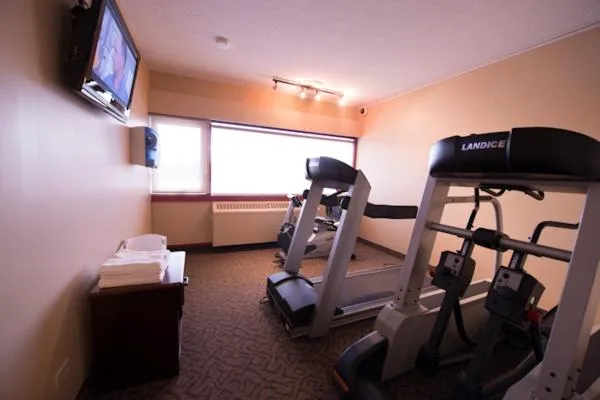 Fitness centre/facilities in Assiniboine Gordon Inn on the Park