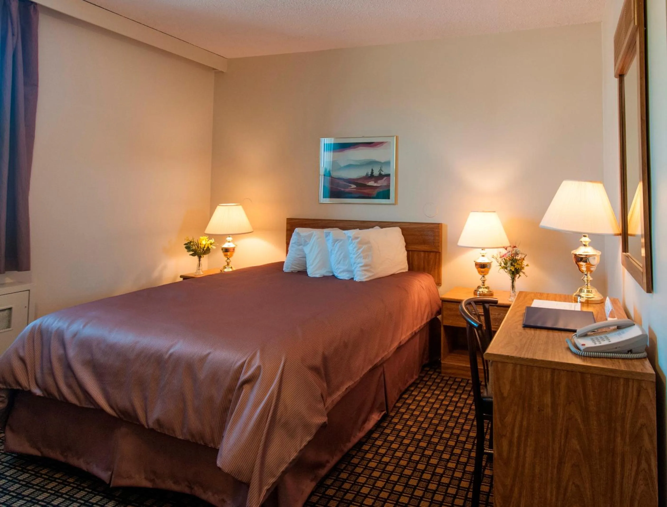Photo of the whole room, Bed in Assiniboine Gordon Inn on the Park