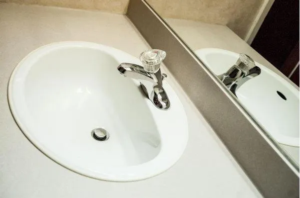Bathroom in Assiniboine Gordon Inn on the Park