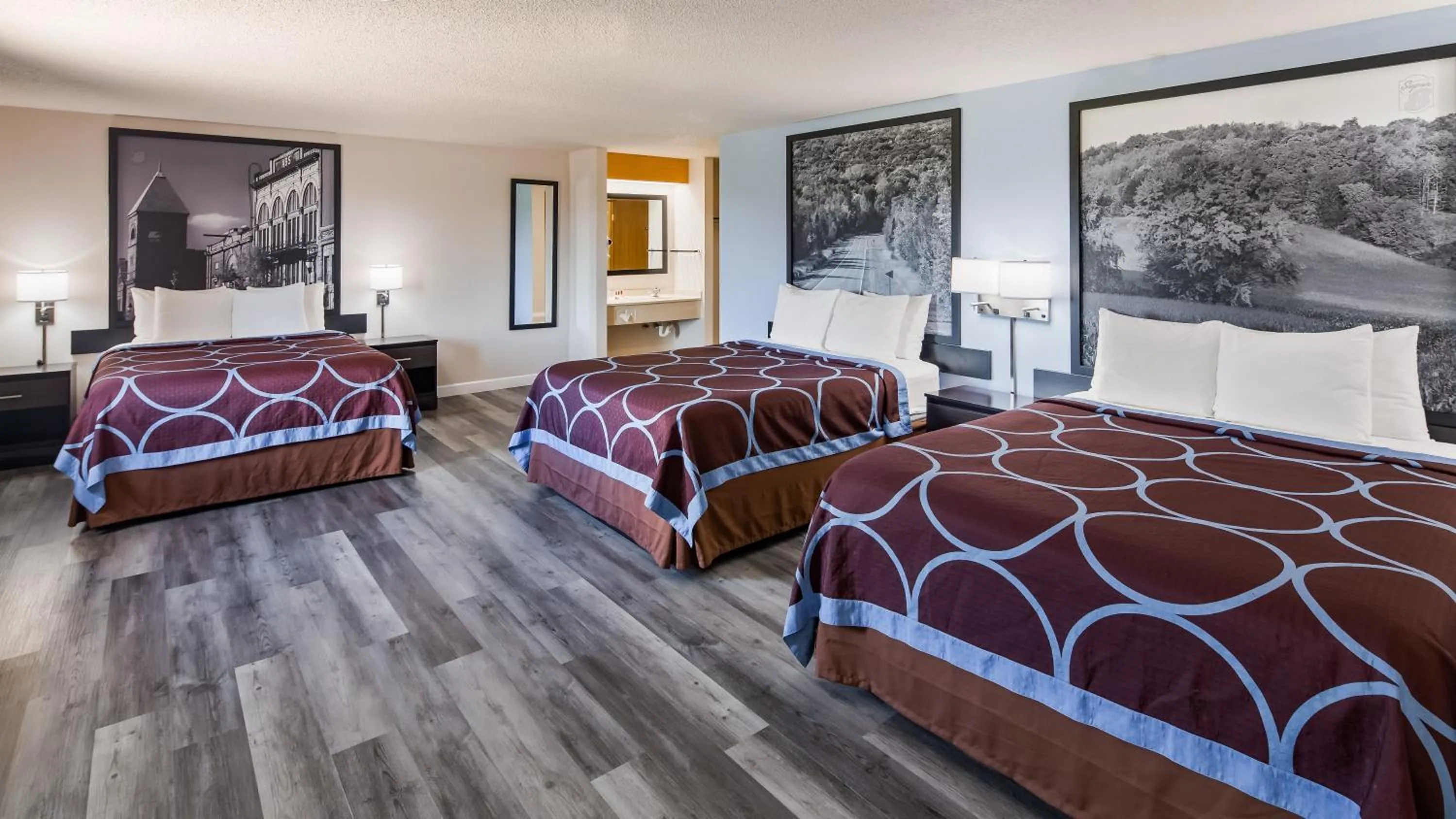 Photo of the whole room, Bed in Super 8 by Wyndham Neillsville WI