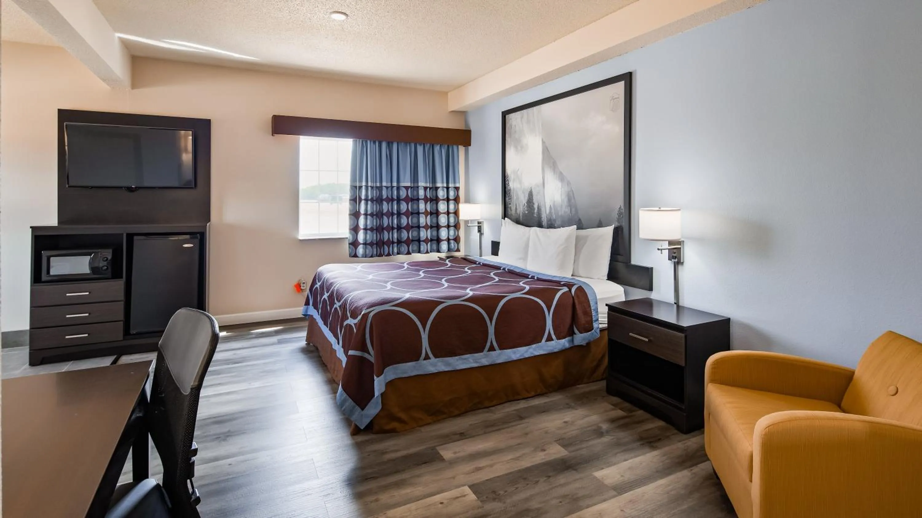 Photo of the whole room, Bed in Super 8 by Wyndham Neillsville WI