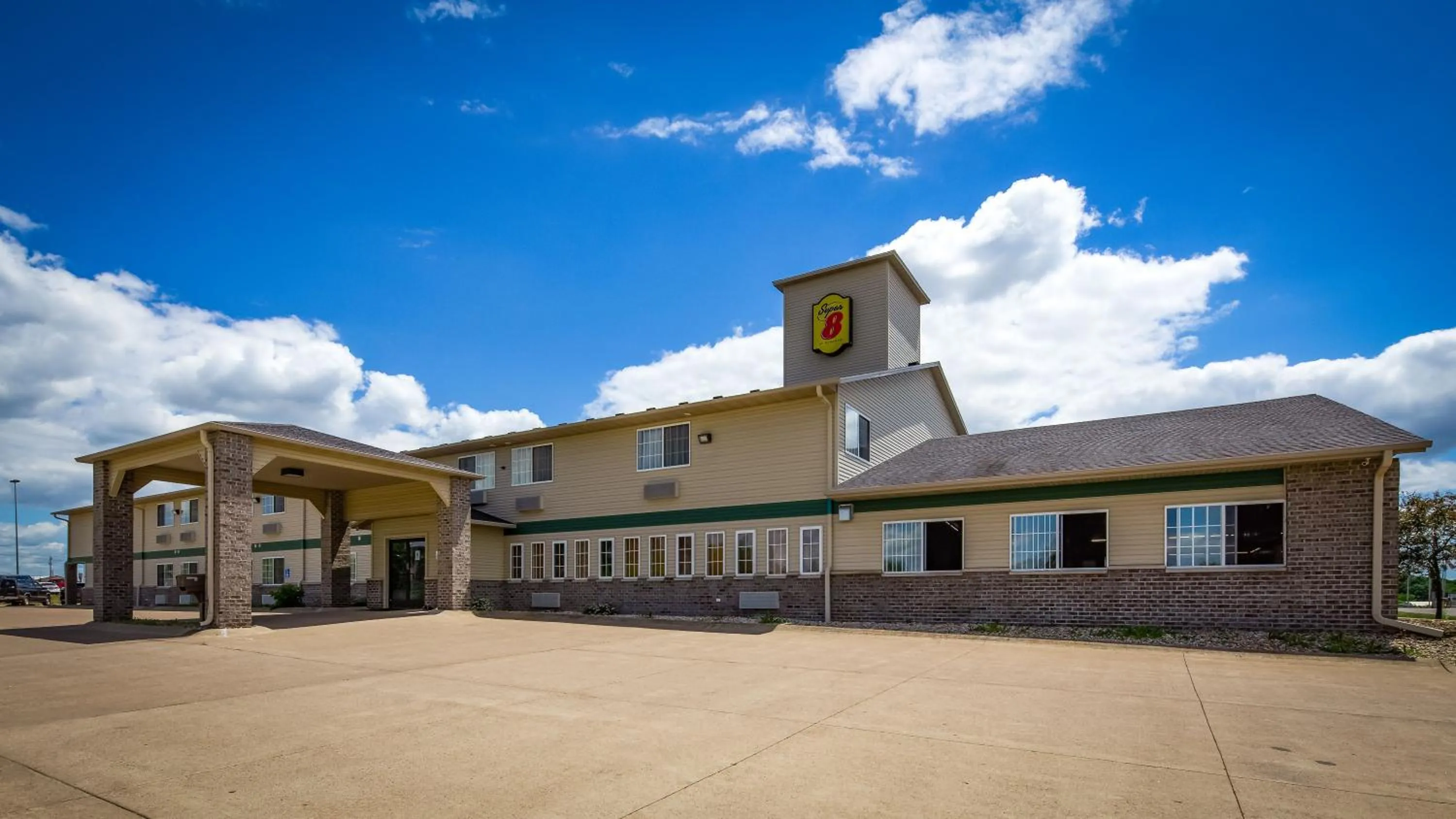 Property building in Super 8 by Wyndham Neillsville WI