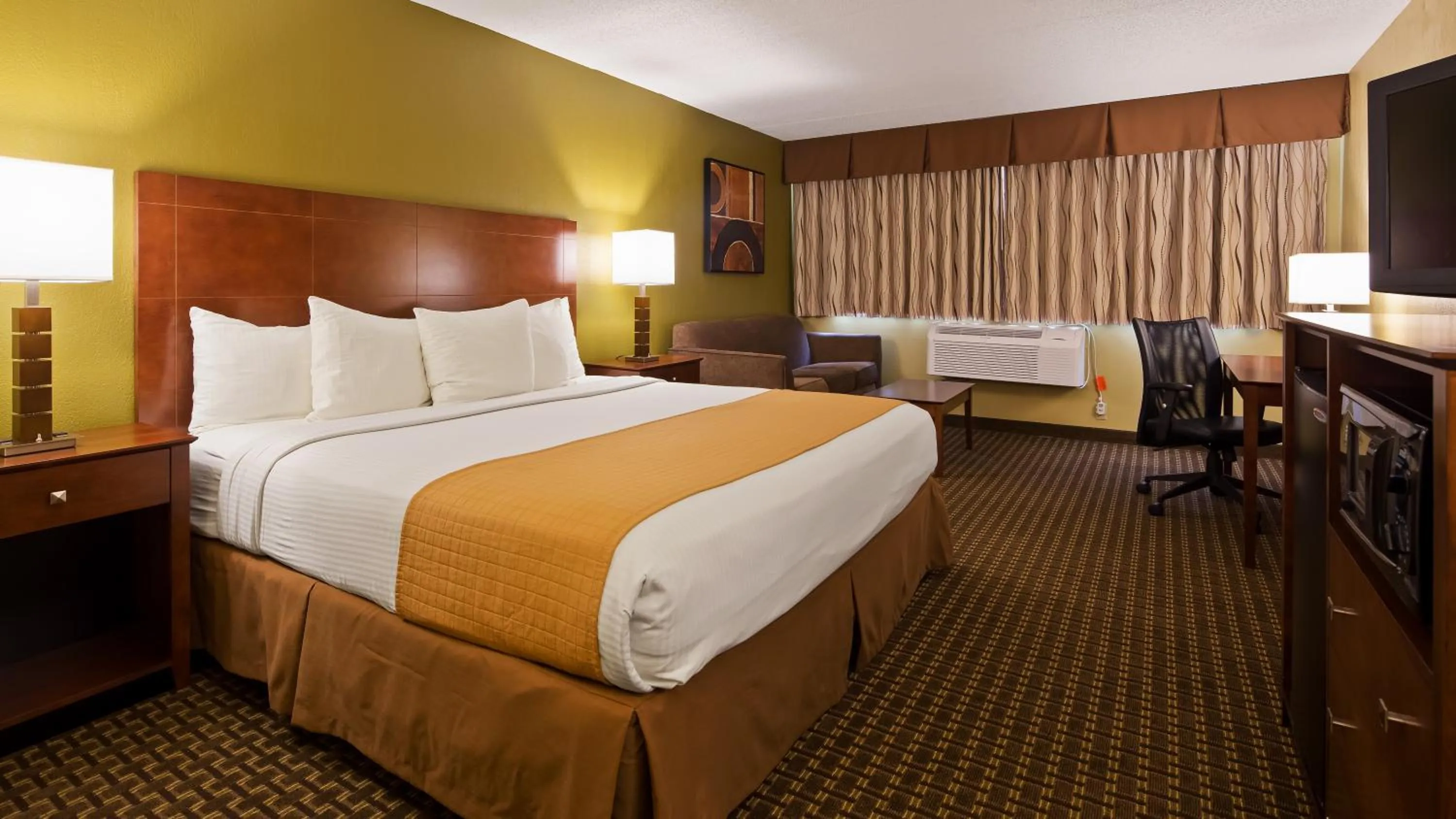 Bed in Best Western Executive Inn Kenosha - Pleasant Prairie