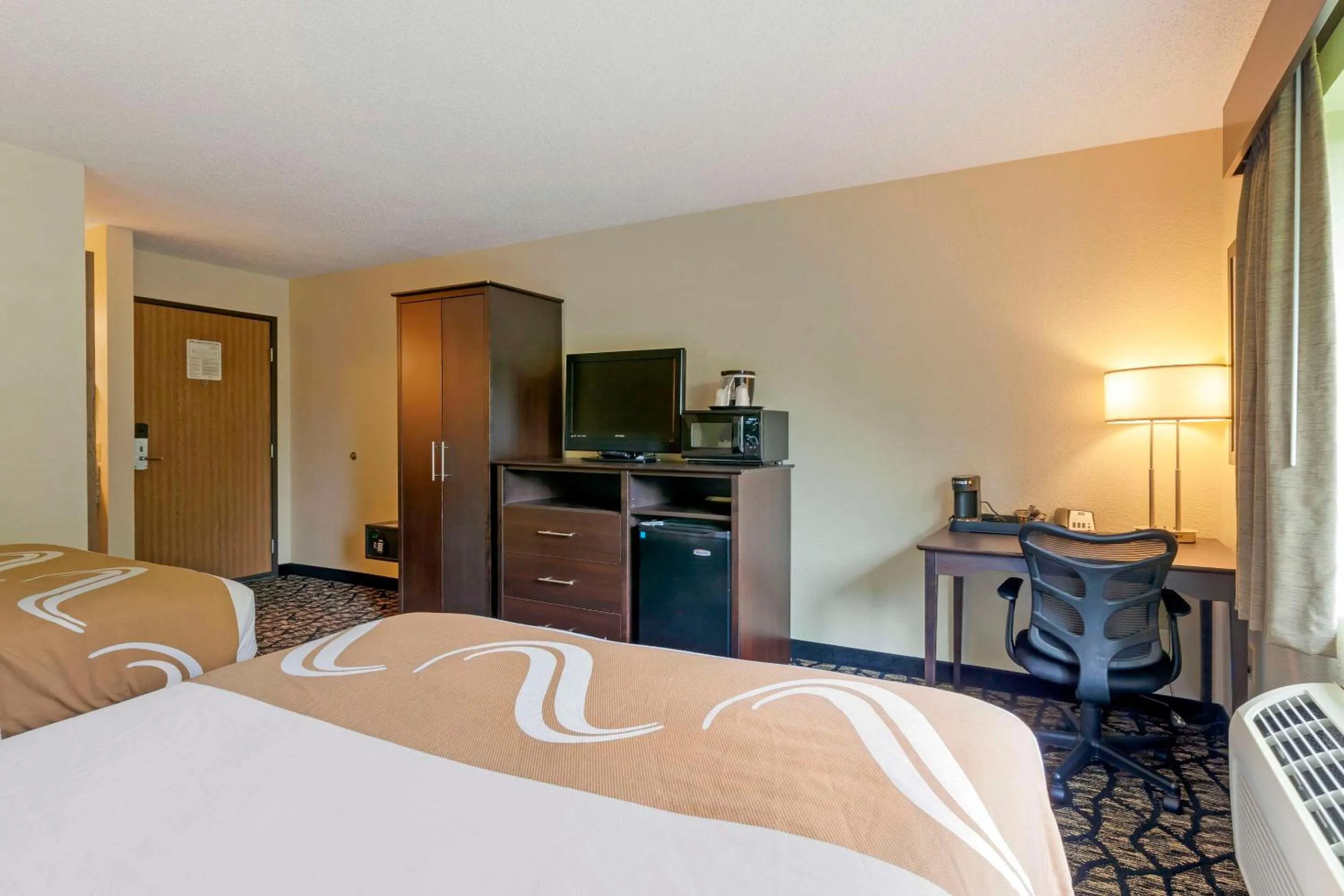 Bedroom, Bed in Quality Inn Oshkosh Aviation Park