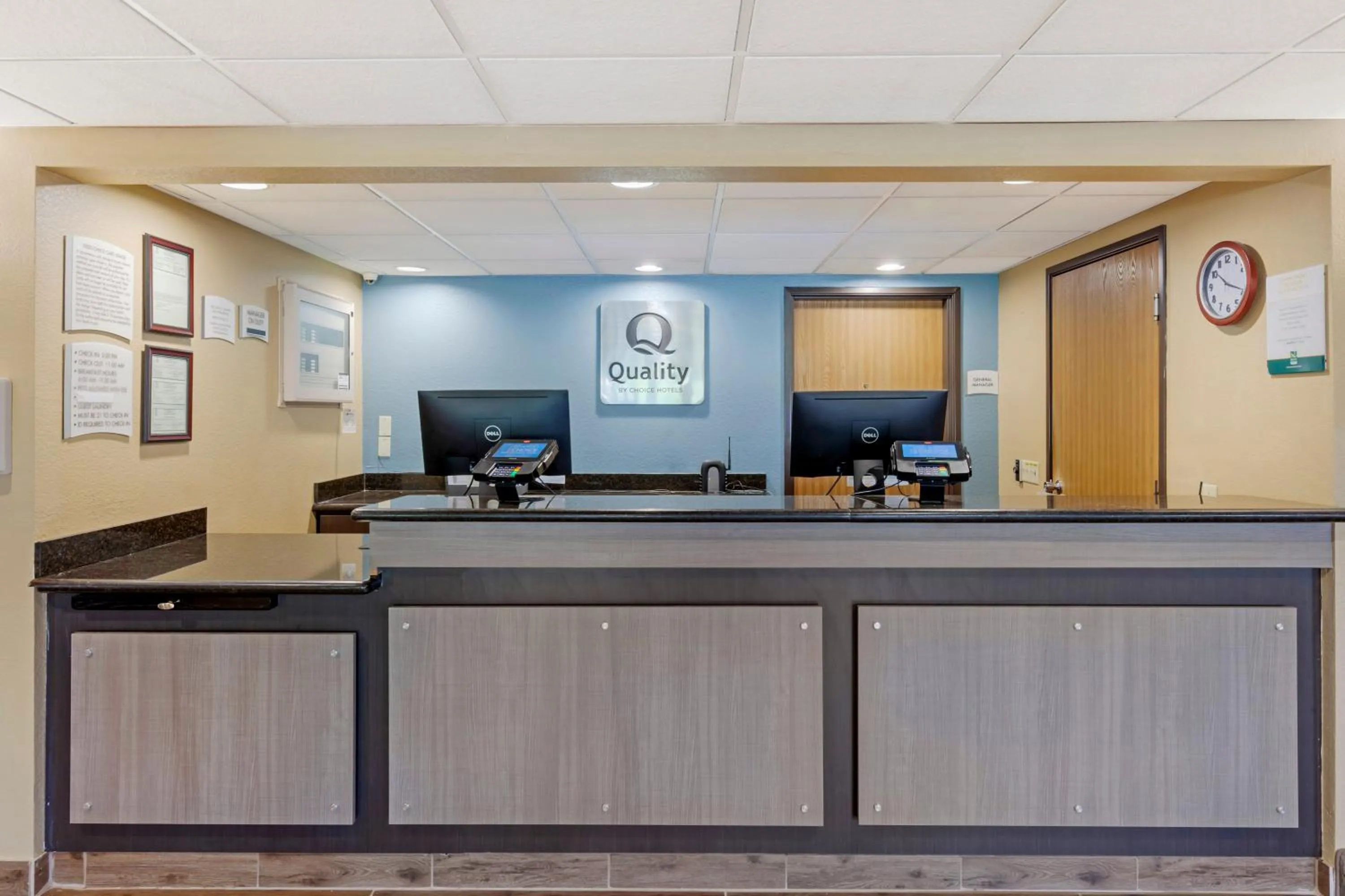 Lobby or reception in Quality Inn Oshkosh Aviation Park