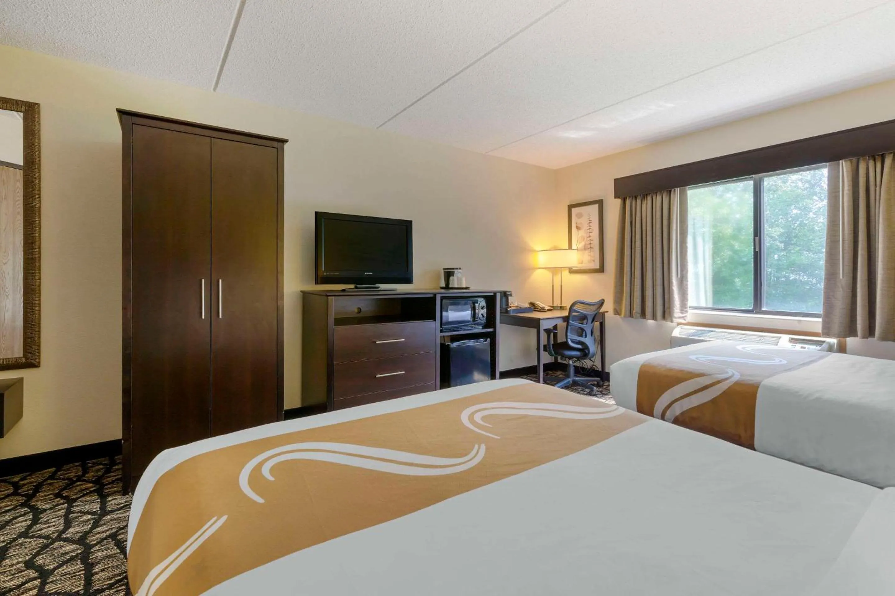 Bedroom, Bed in Quality Inn Oshkosh Aviation Park