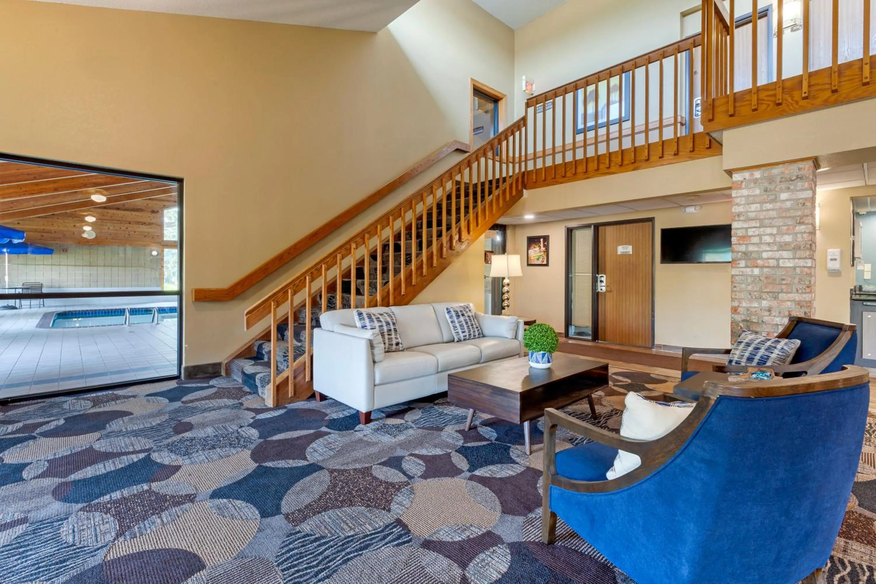 Seating area in Quality Inn Oshkosh Aviation Park