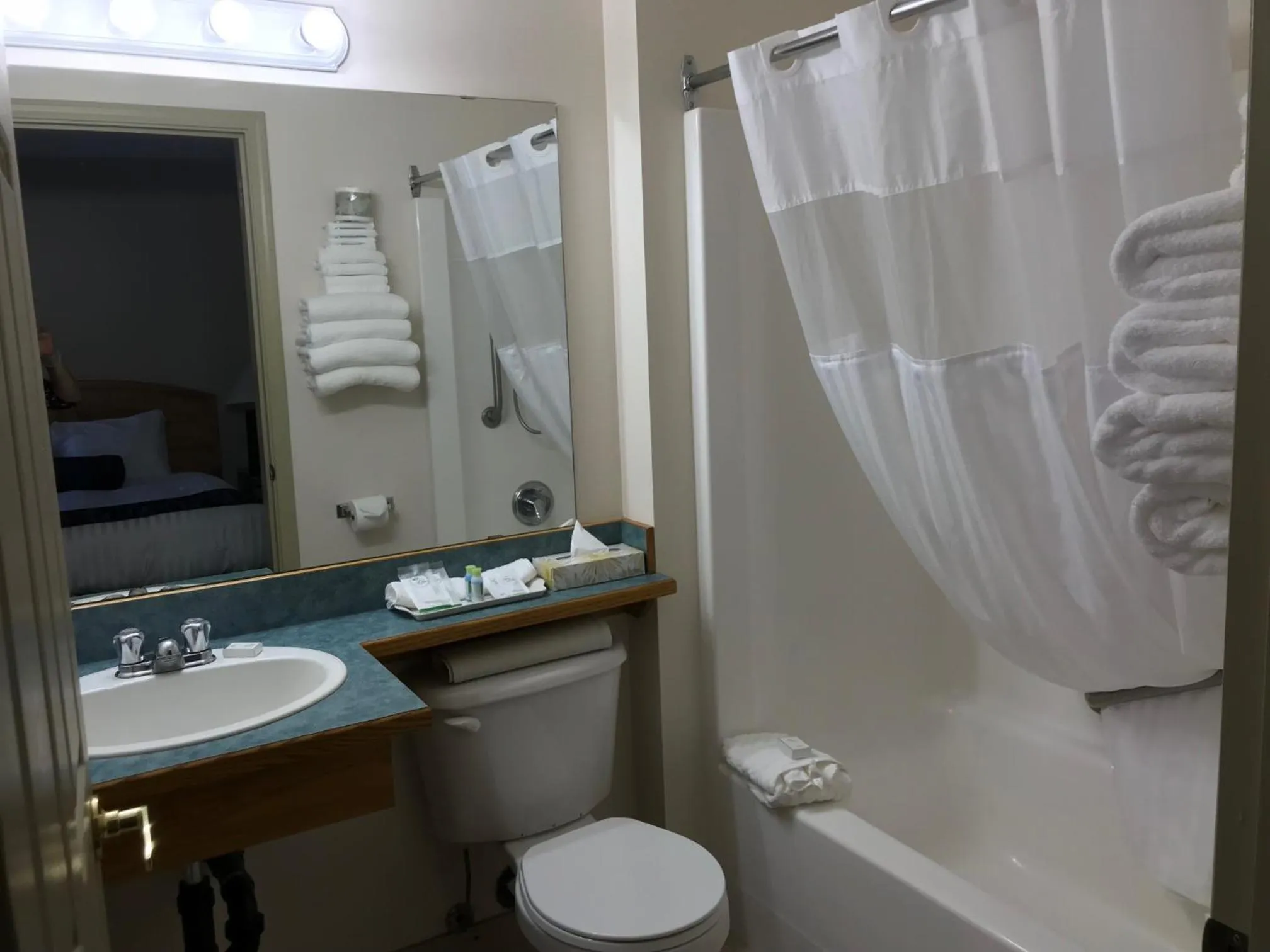 Bathroom in SlumberLodge Hotel