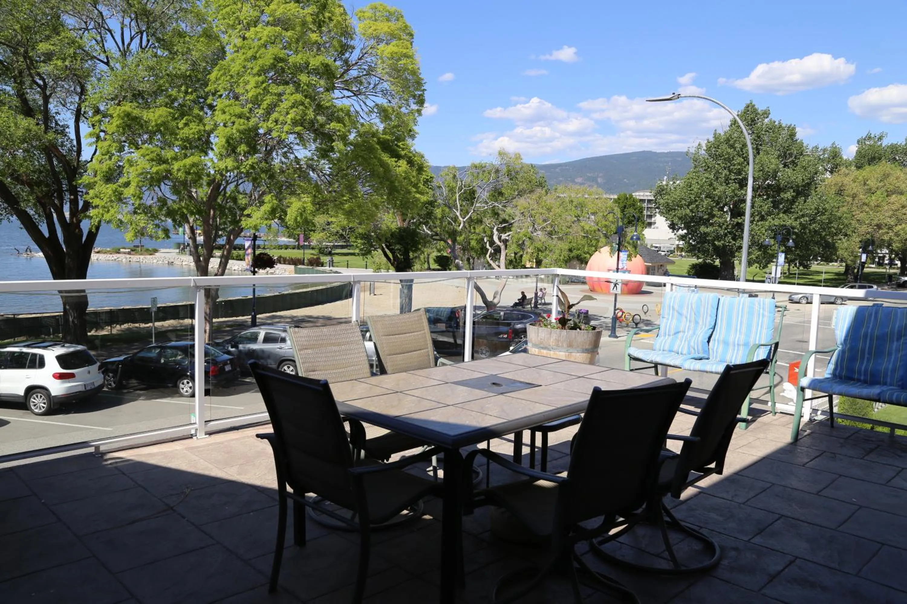 Balcony/Terrace in SlumberLodge Hotel