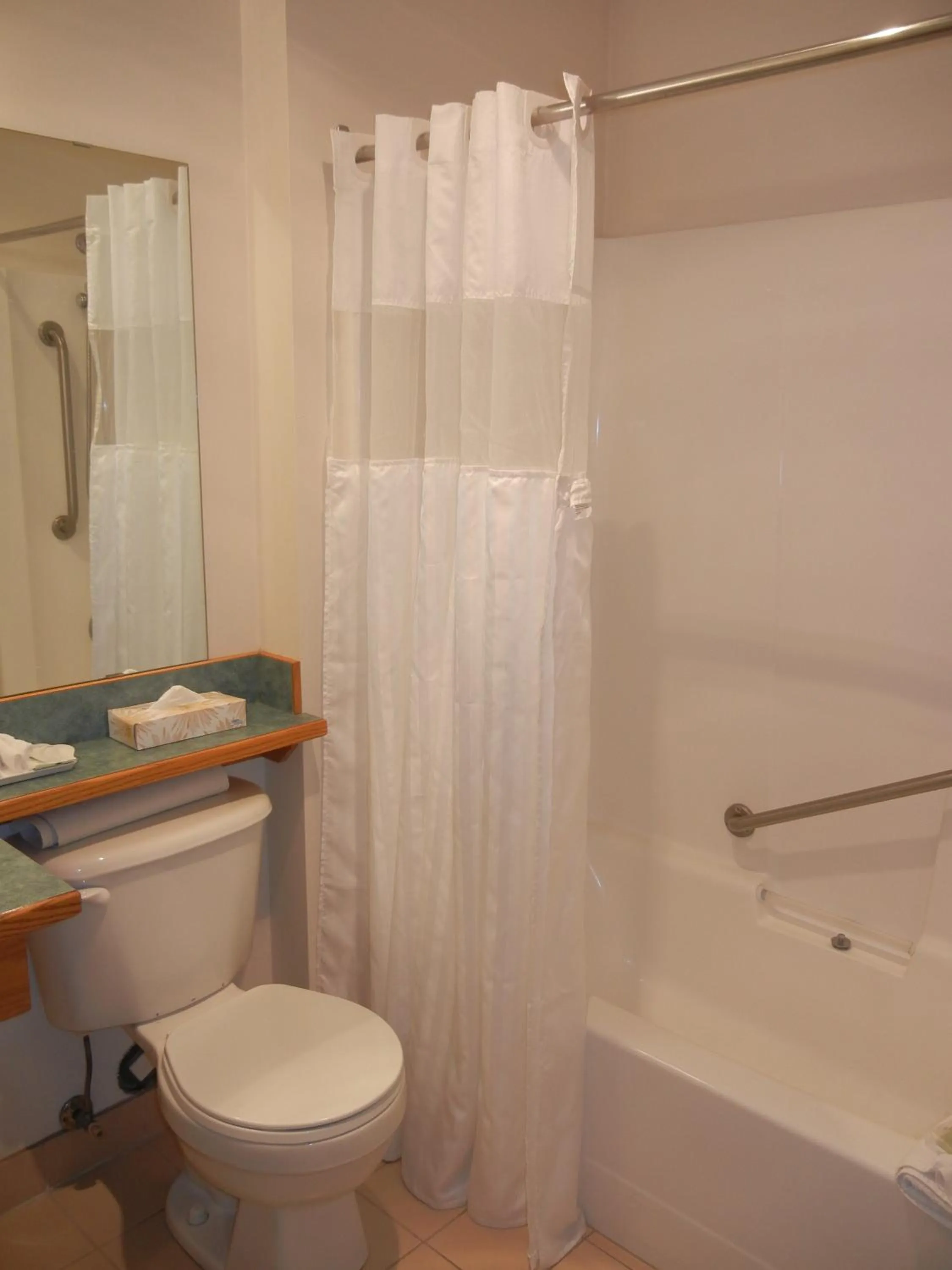 Toilet in SlumberLodge Hotel