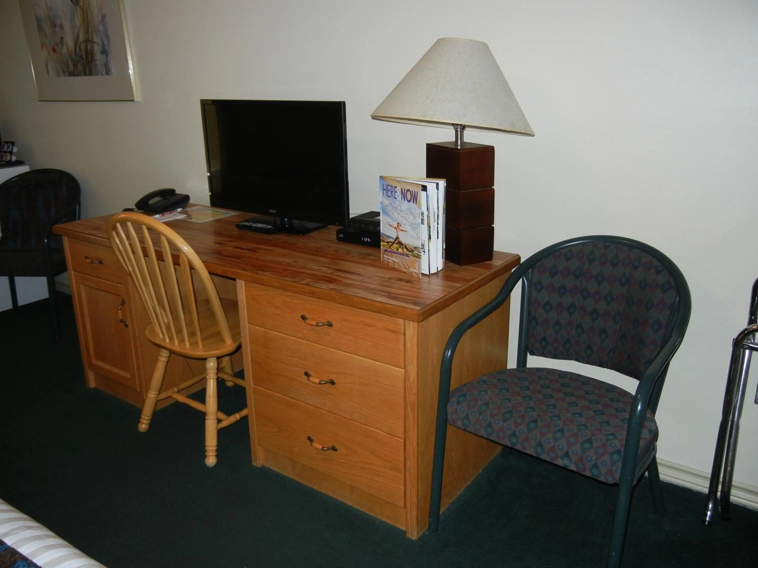 TV and multimedia in SlumberLodge Hotel