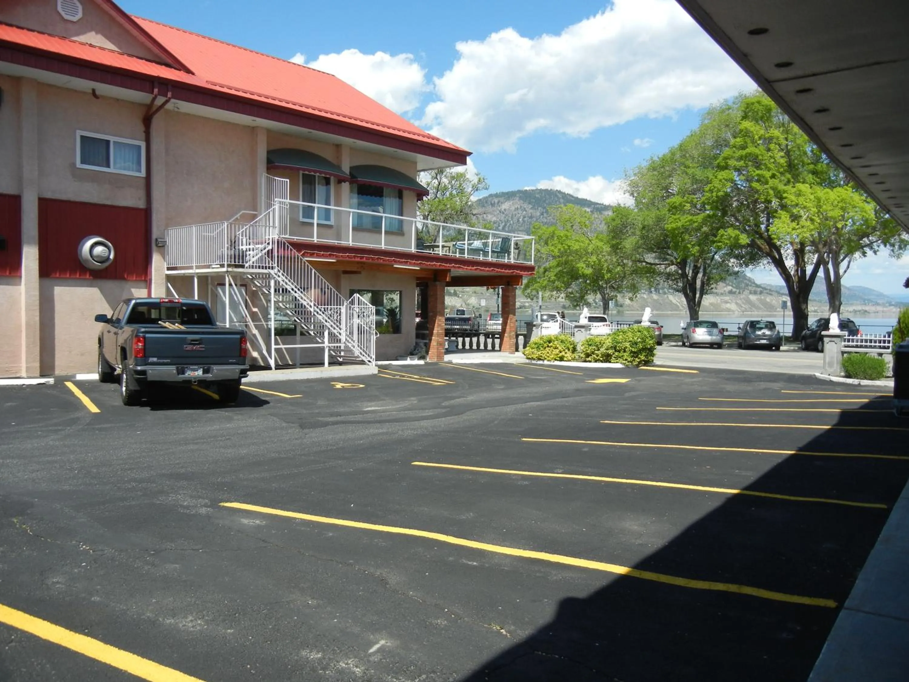Property building in SlumberLodge Hotel