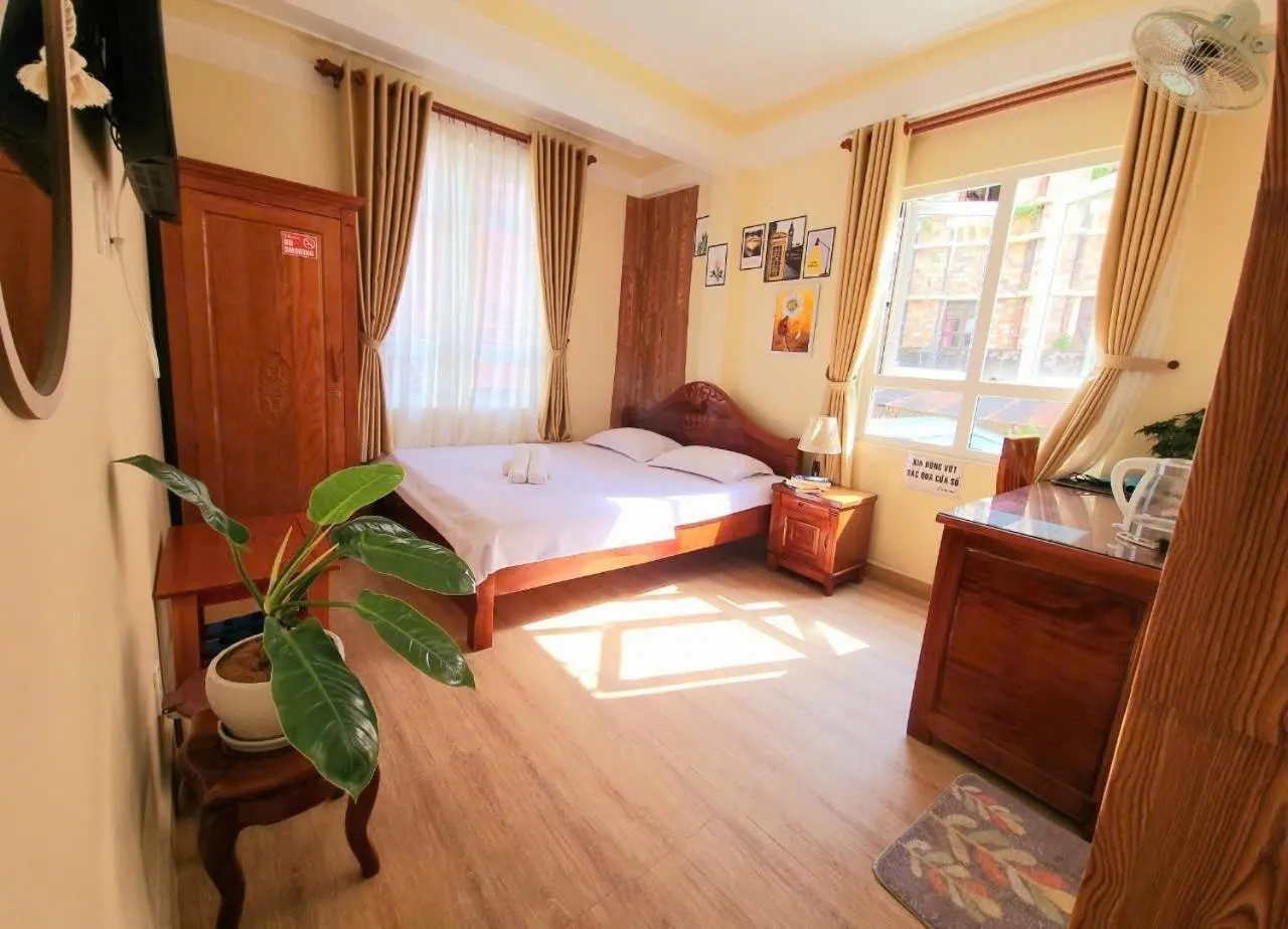 Deluxe Double Room (2 Adults + 1 Child) in Bình Đào Hotel - Khách sạn ngay trung tâm giá rẻ