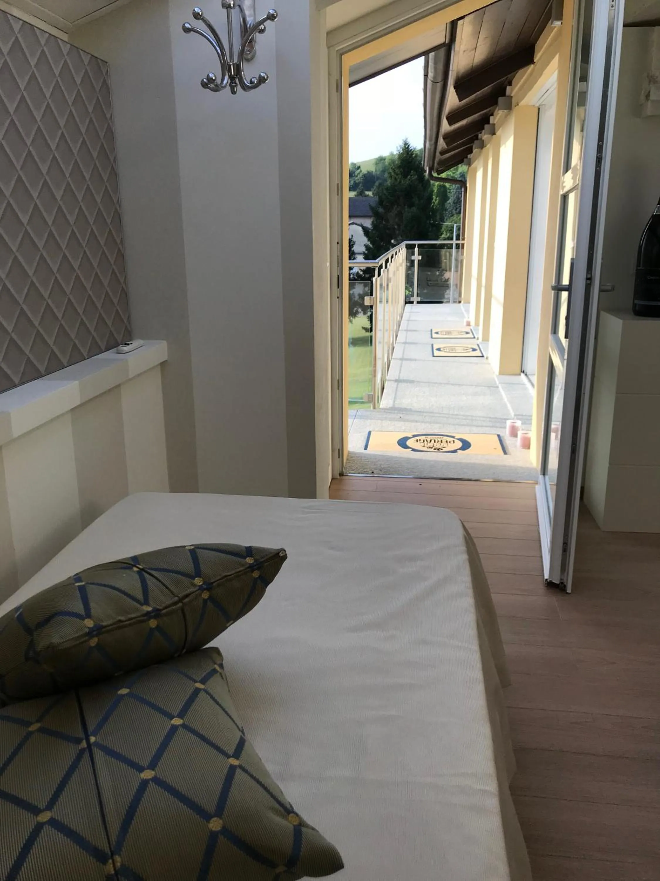 Patio in Maison Petit Perlage B&B and Champagne