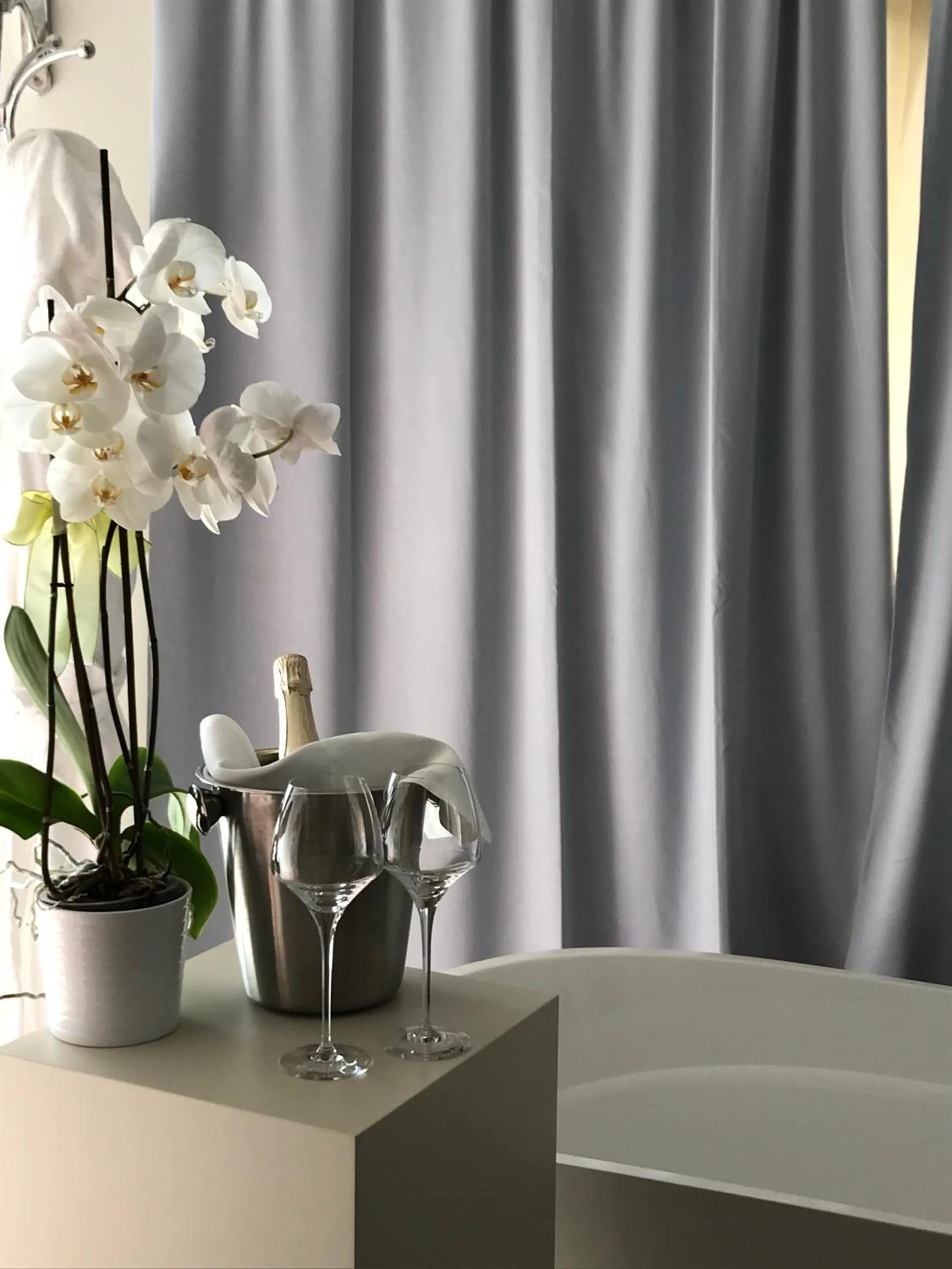 Food and drinks in Maison Petit Perlage B&B and Champagne