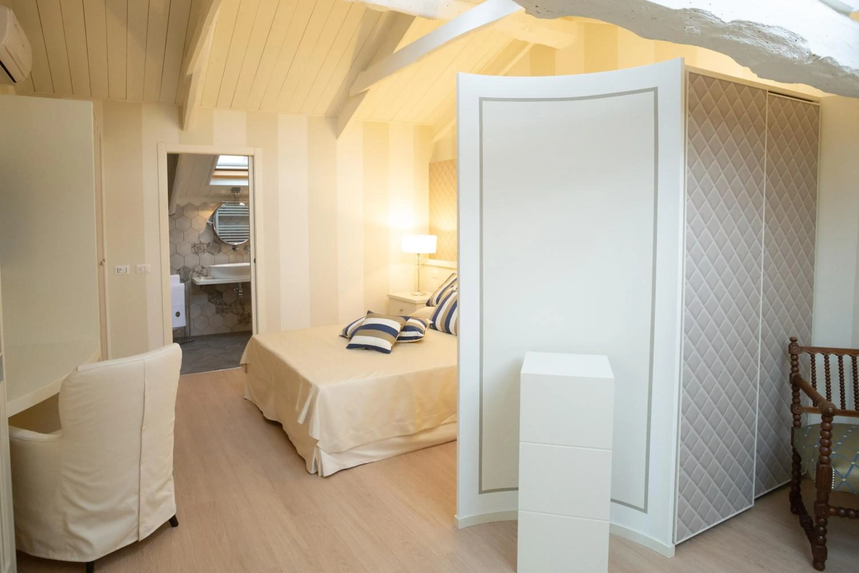 Photo of the whole room in Maison Petit Perlage B&B and Champagne