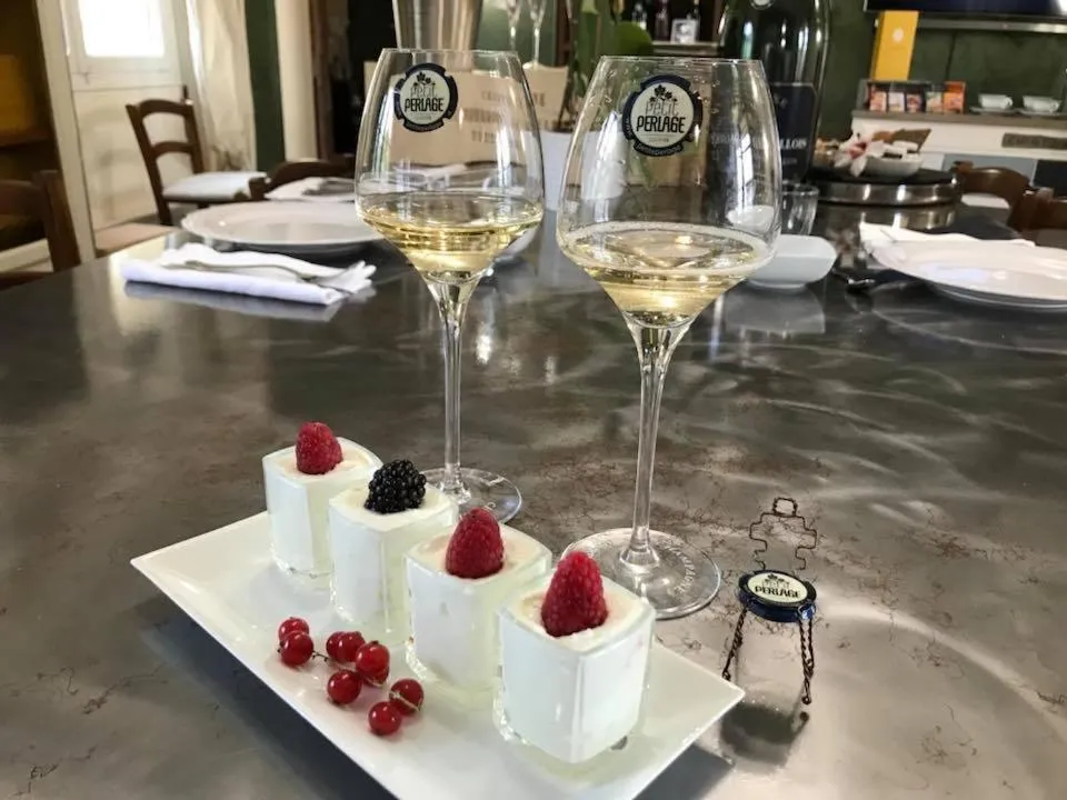 Food and drinks in Maison Petit Perlage B&B and Champagne