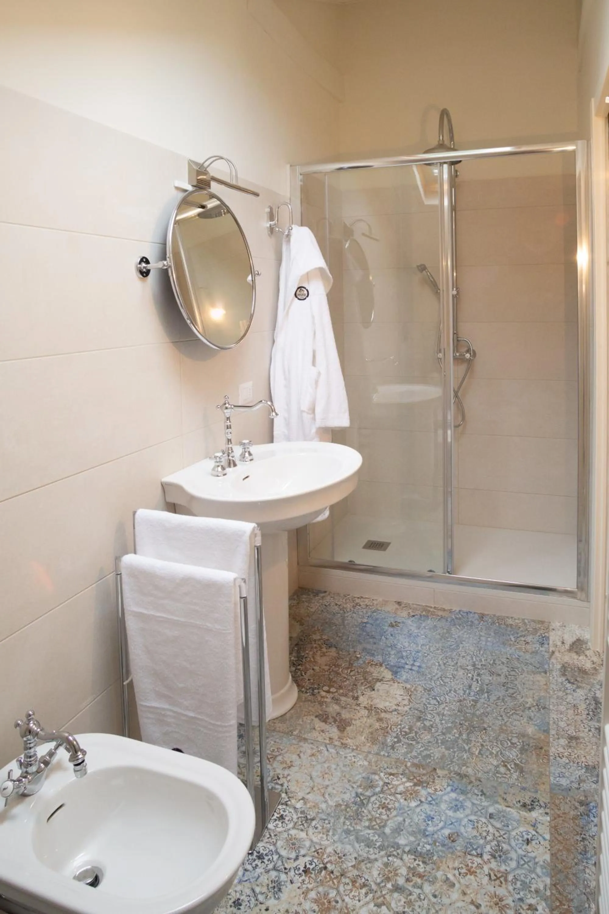 Shower in Maison Petit Perlage B&B and Champagne