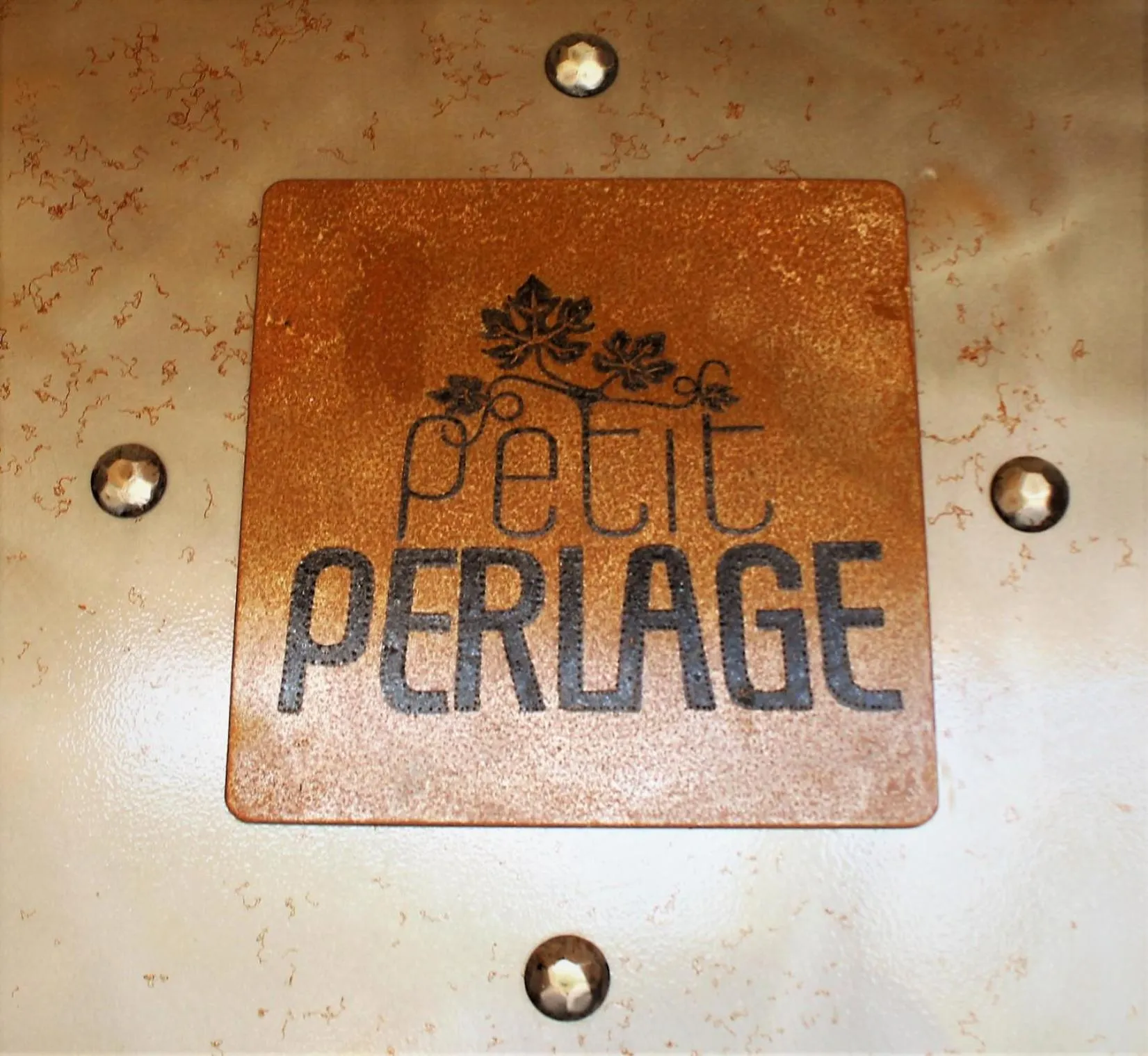 Property building in Maison Petit Perlage B&B and Champagne