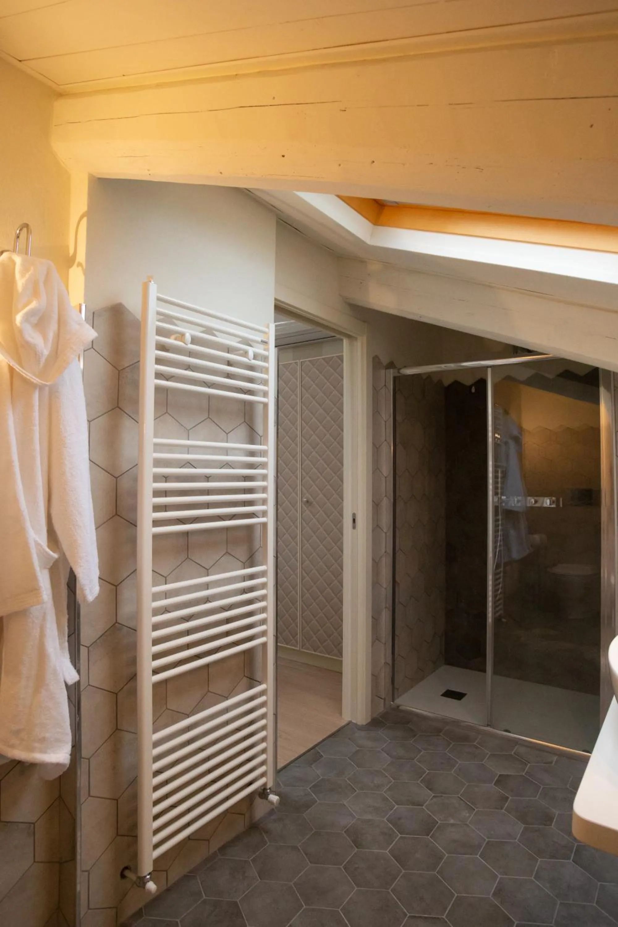 Shower in Maison Petit Perlage B&B and Champagne