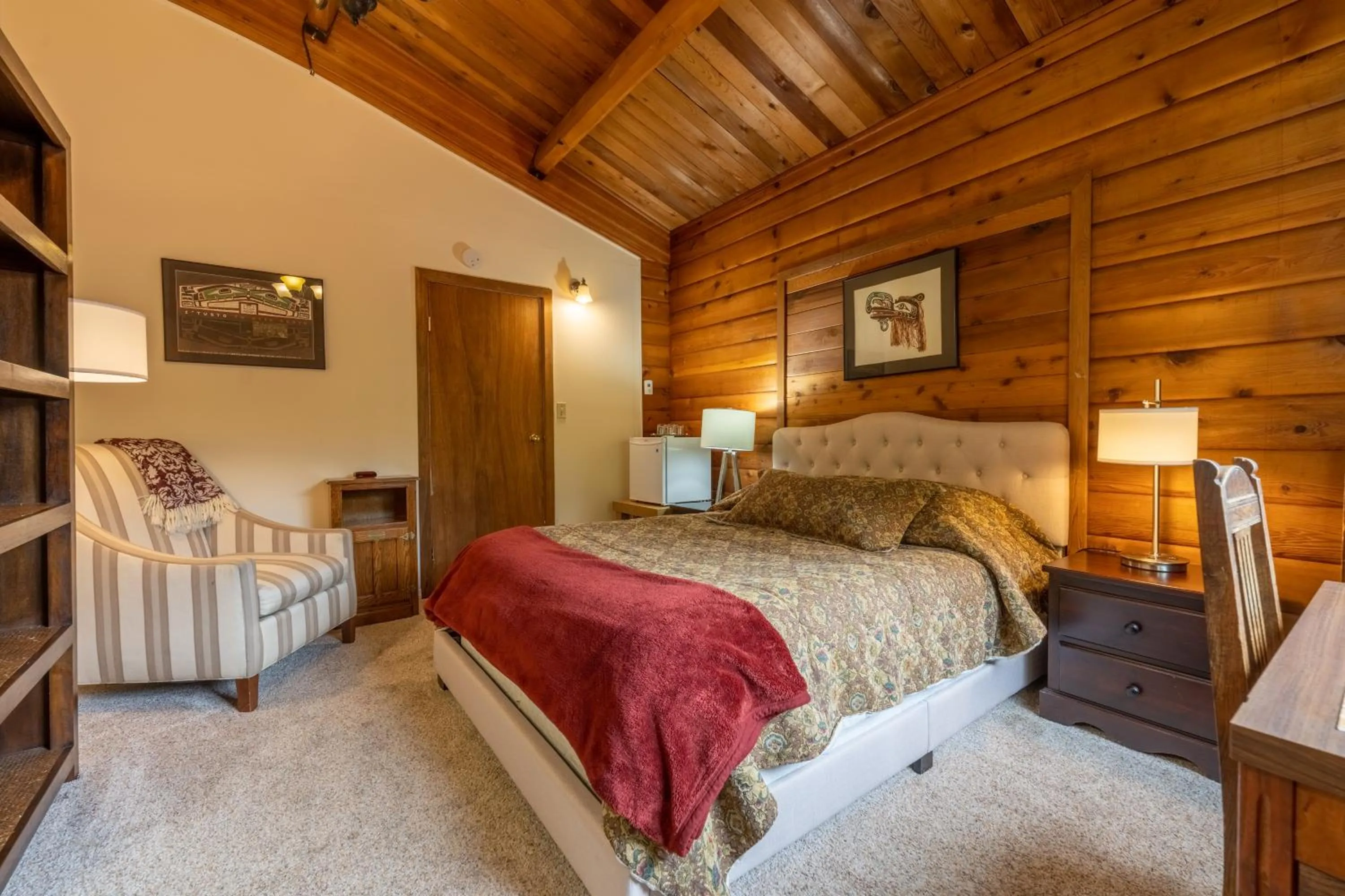 Bed in Alert Bay Lodge