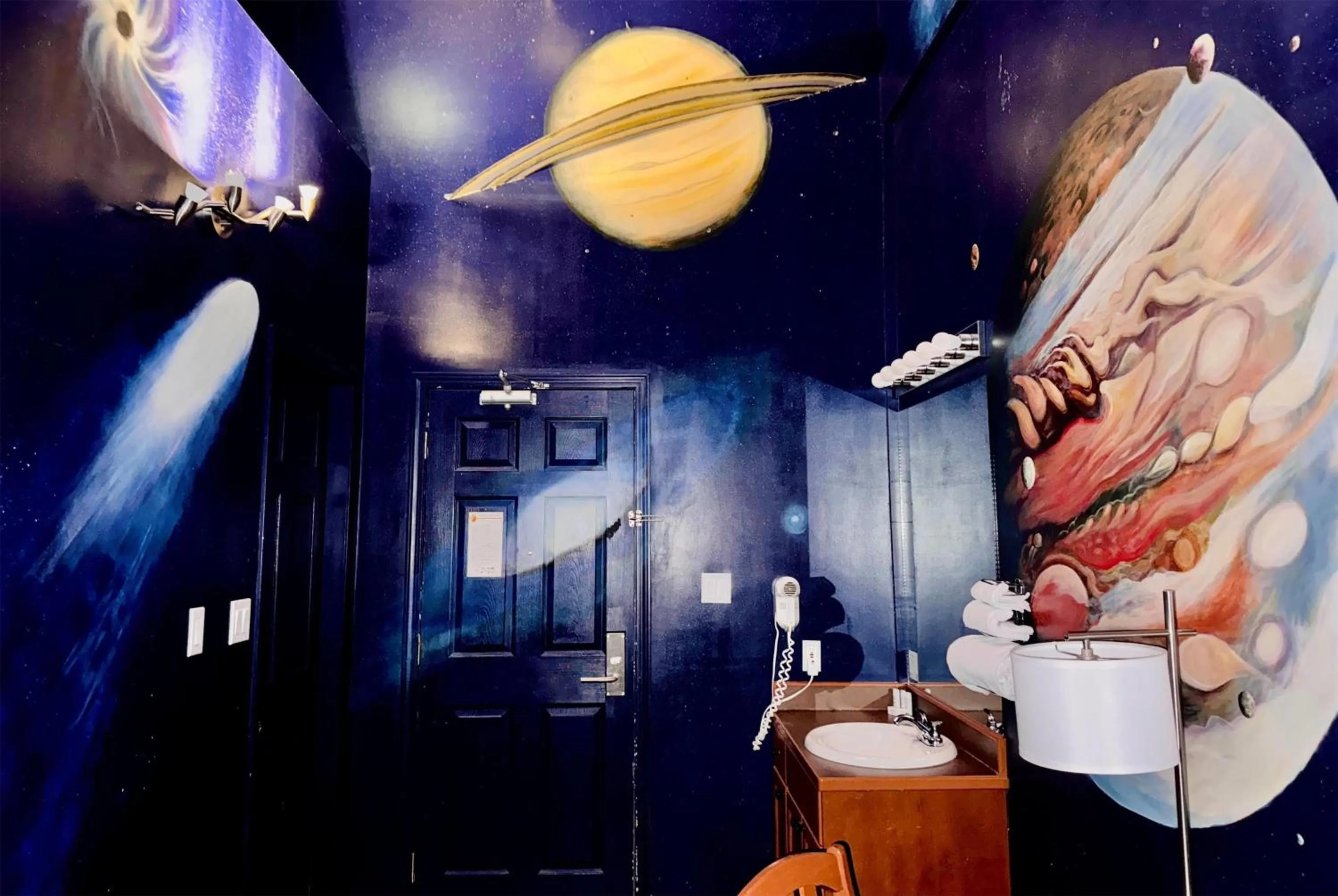 Photo of the whole room in Super 8 by Wyndham Castlegar BC