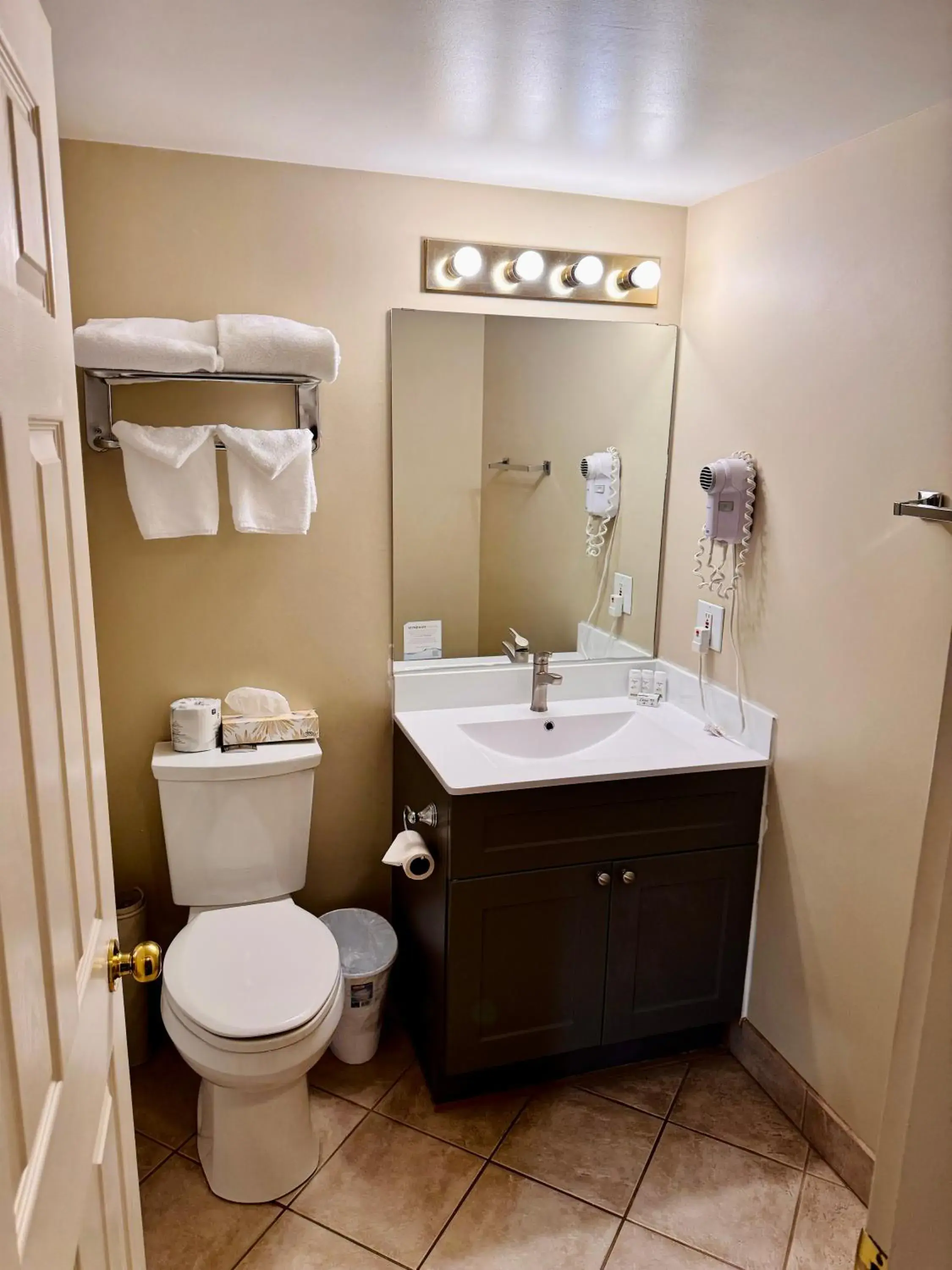 Queen Room with Two Queen Beds - Pet Friendly in Super 8 by Wyndham Castlegar BC Queen Room with Two Queen Beds - Pet Friendly in Super 8 by Wyndham Castlegar BC