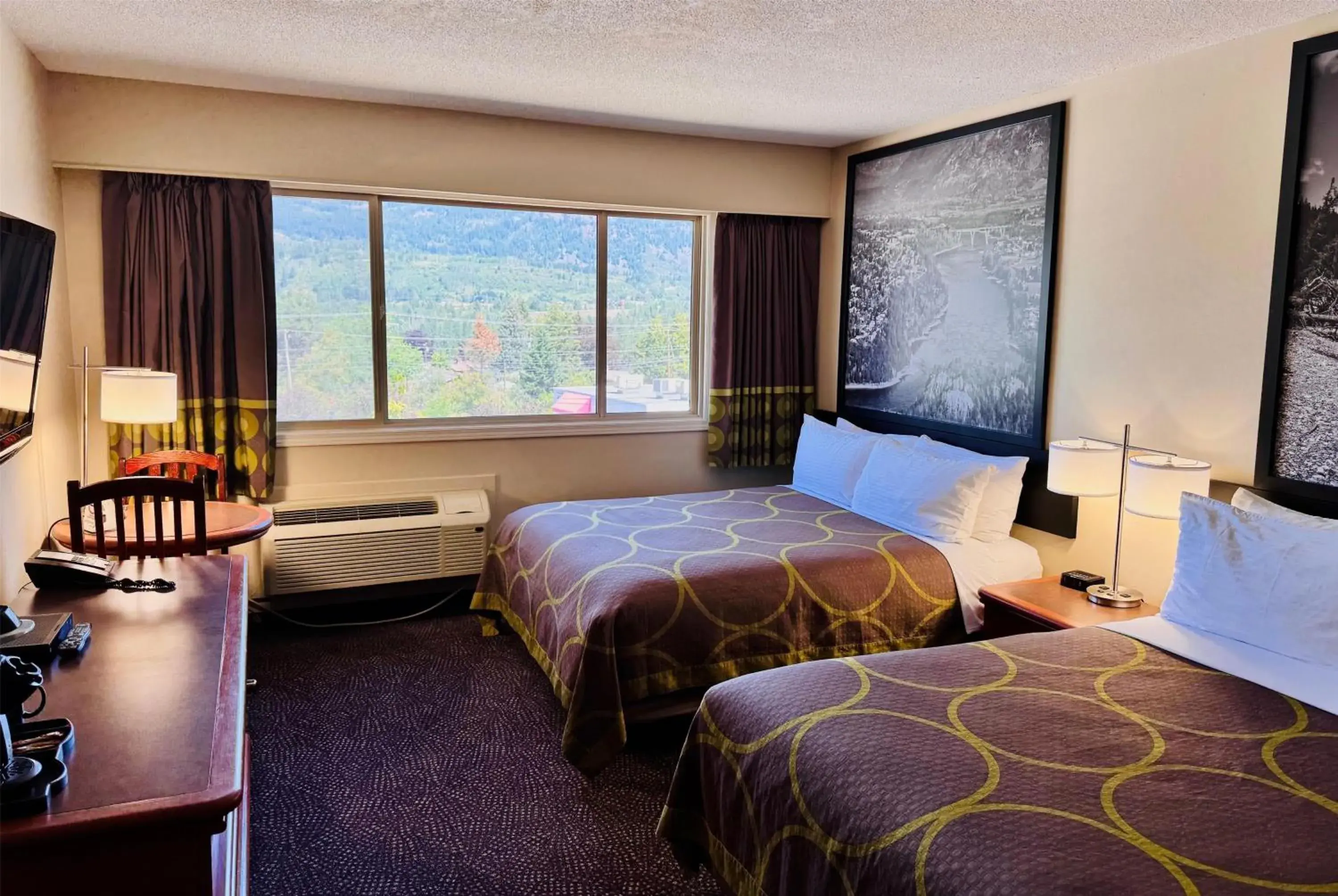 Standard Queen Room with Two Queen Beds in Super 8 by Wyndham Castlegar BC Standard Queen Room with Two Queen Beds in Super 8 by Wyndham Castlegar BC