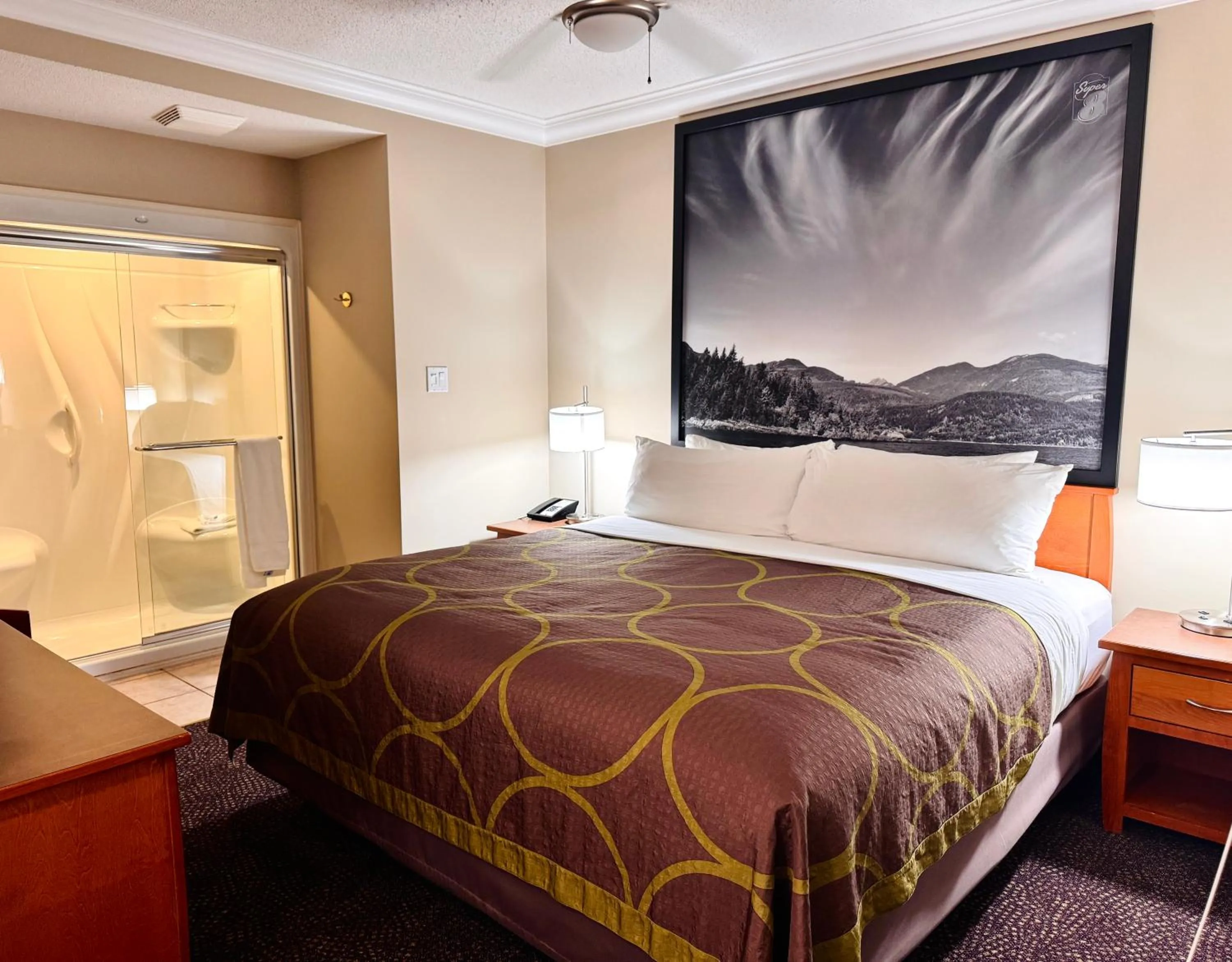 Bed in Super 8 by Wyndham Castlegar BC