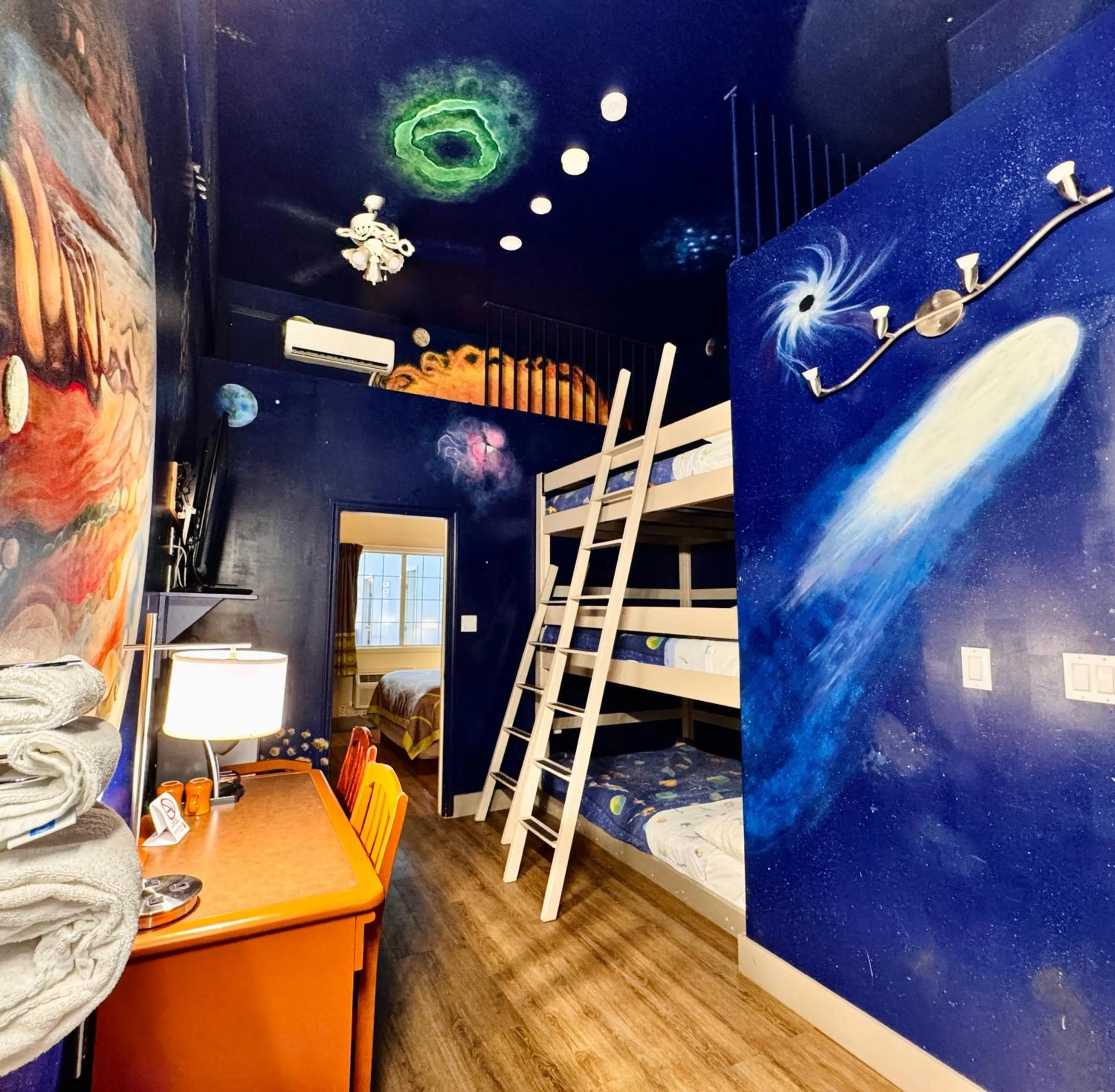 Photo of the whole room in Super 8 by Wyndham Castlegar BC