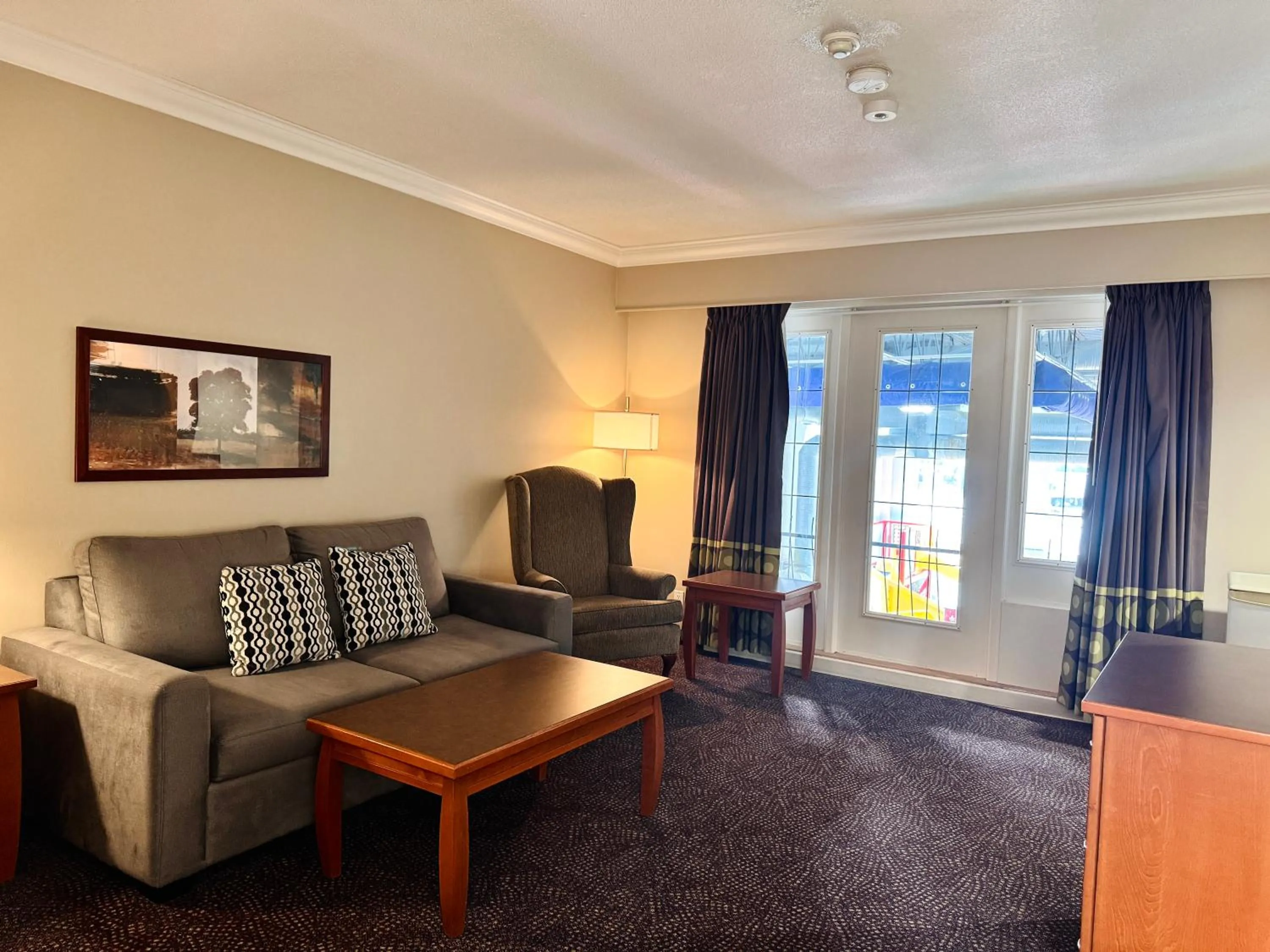 Living room in Super 8 by Wyndham Castlegar BC