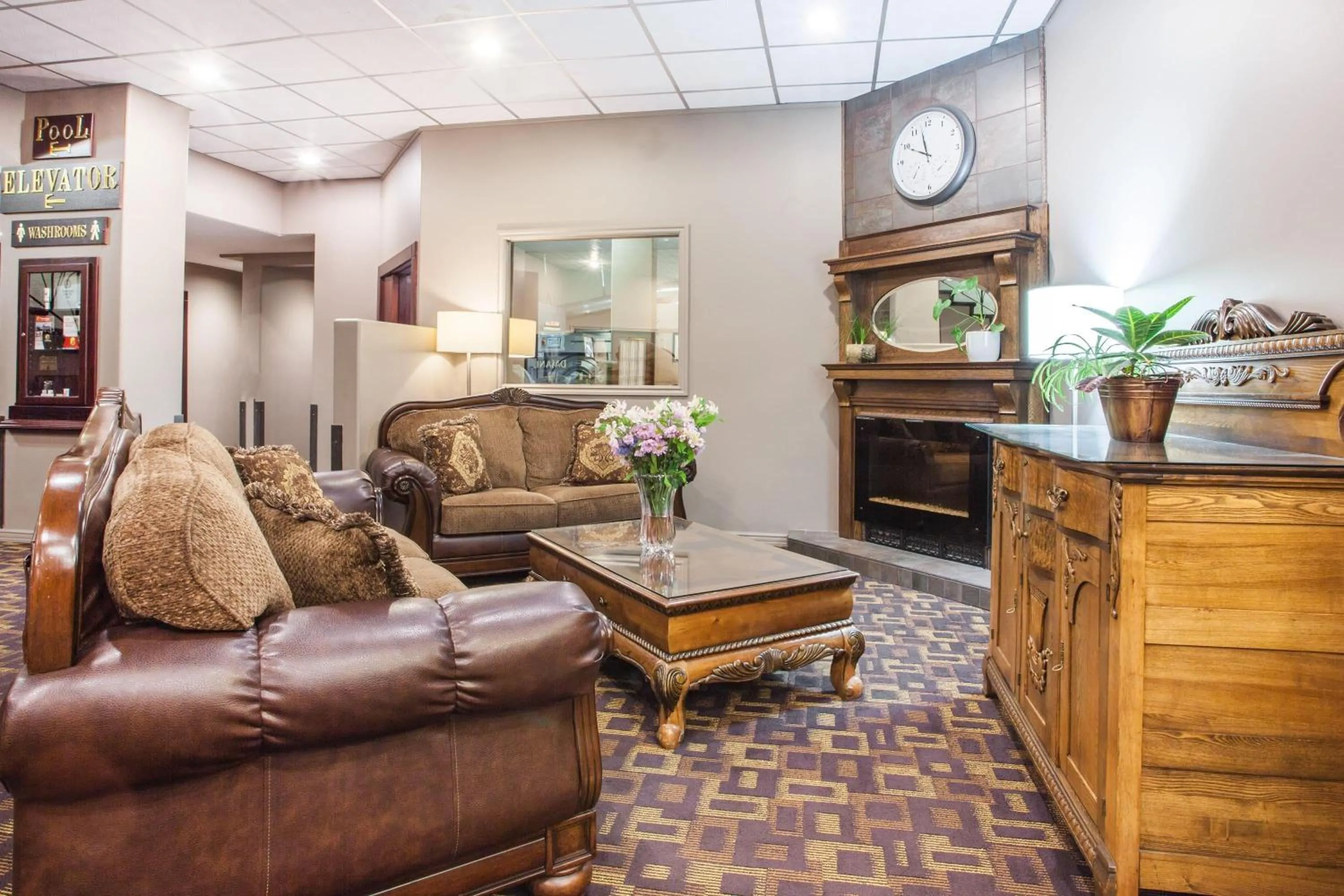 Lobby or reception in Super 8 by Wyndham Castlegar BC