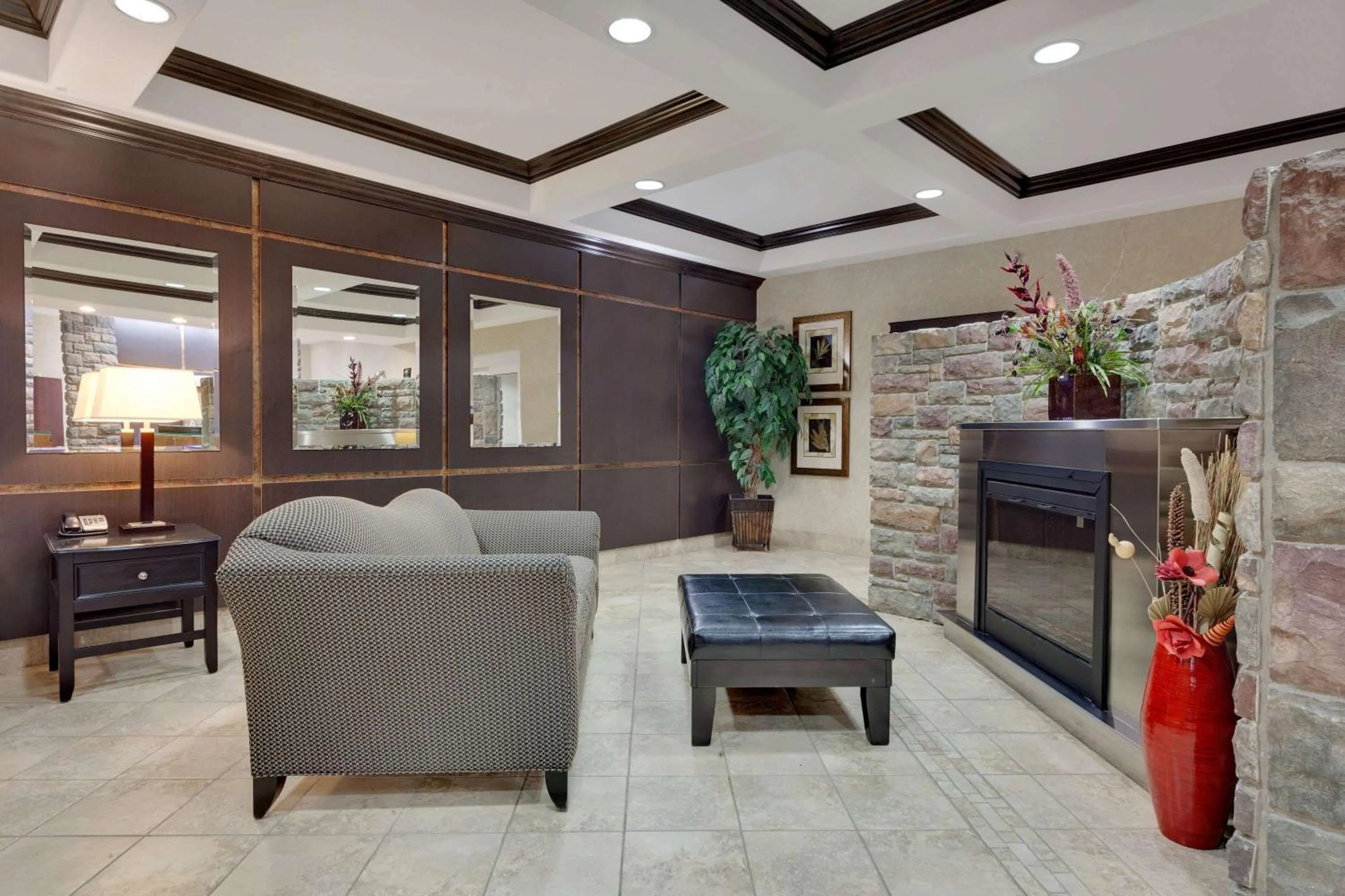 Lobby or reception in Ramada by Wyndham Stettler