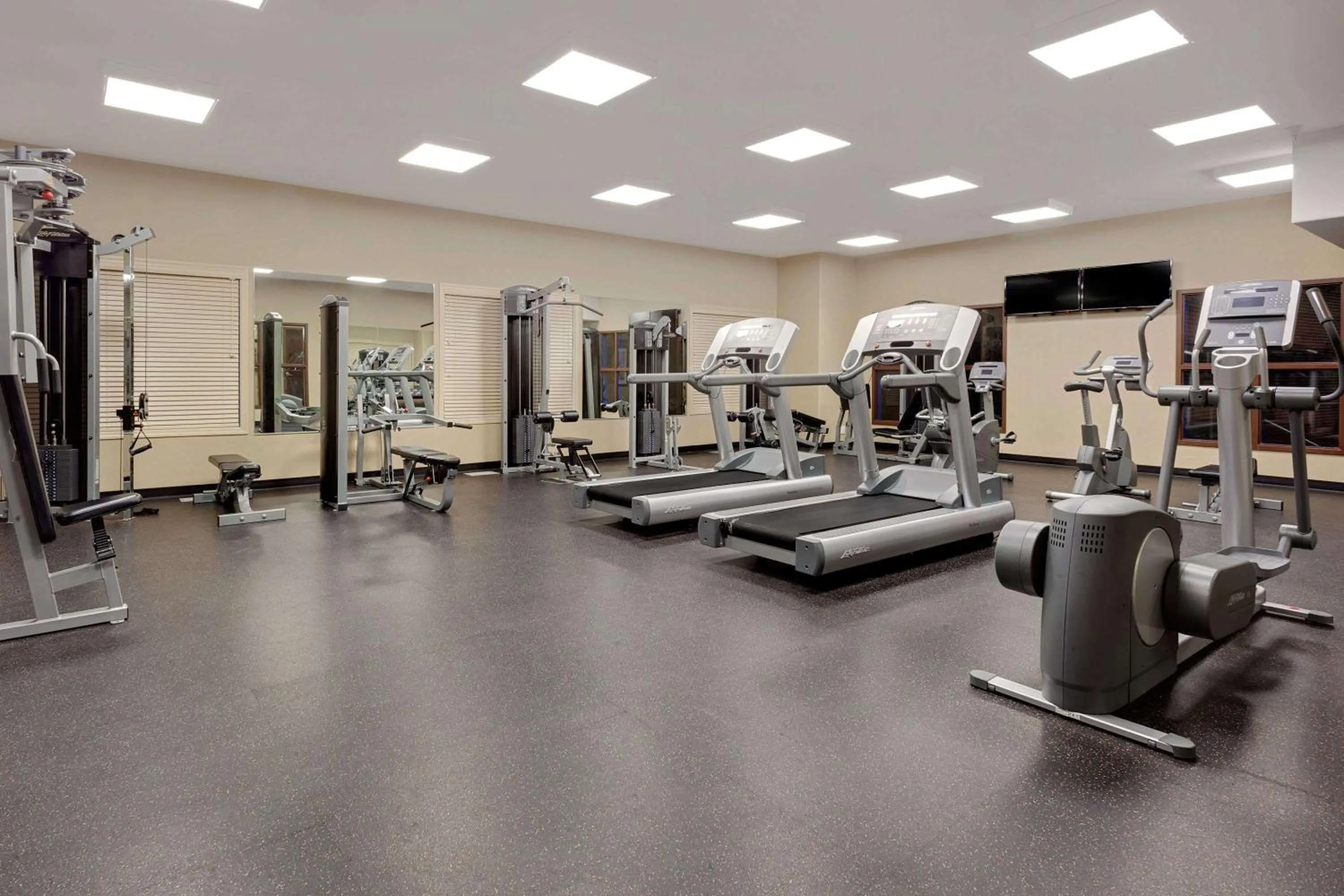 Fitness centre/facilities in Ramada by Wyndham Stettler