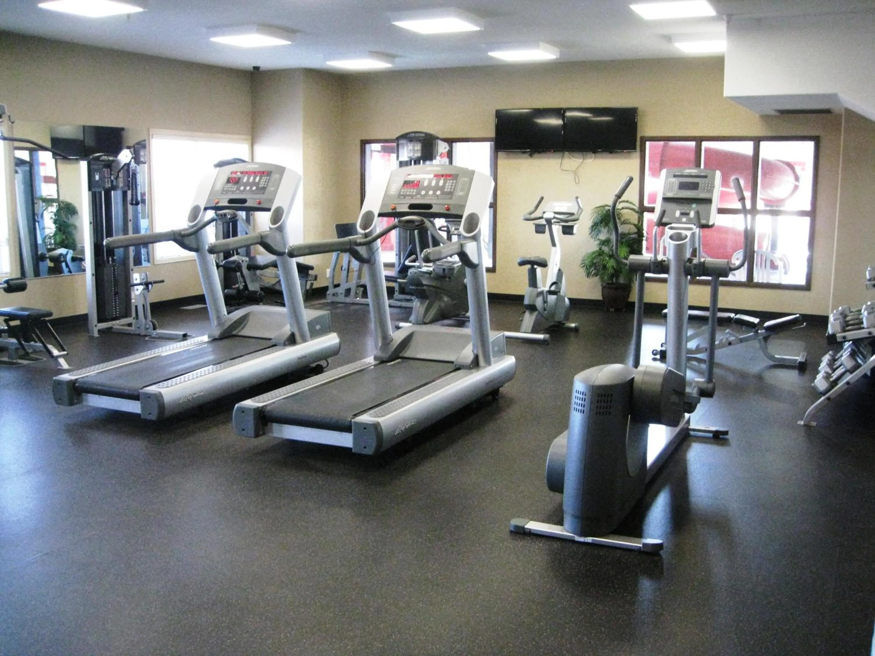 Fitness centre/facilities in Ramada by Wyndham Stettler