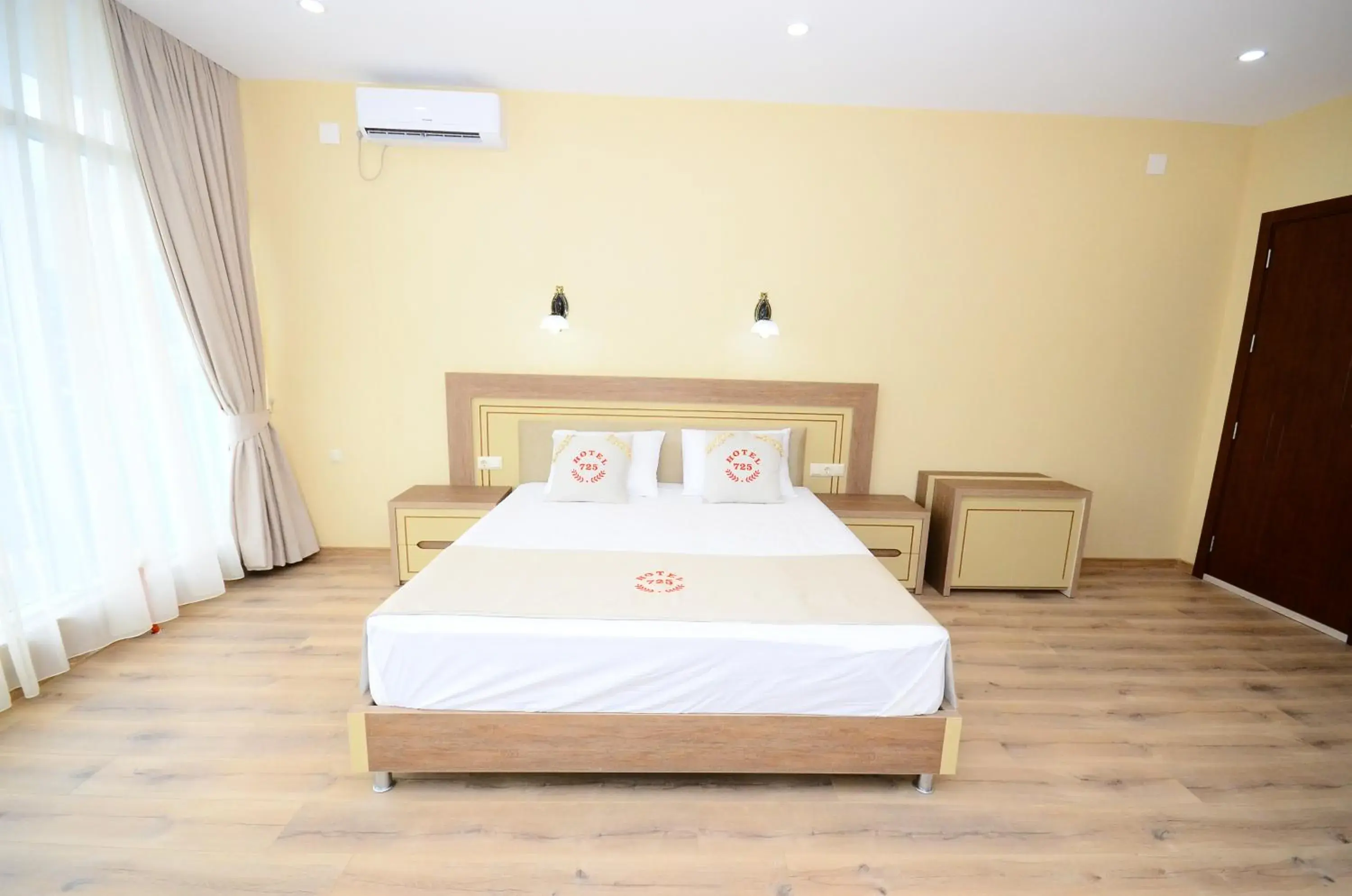 King Suite with Balcony in Hotel 725 B King Suite with Balcony in Hotel 725 B