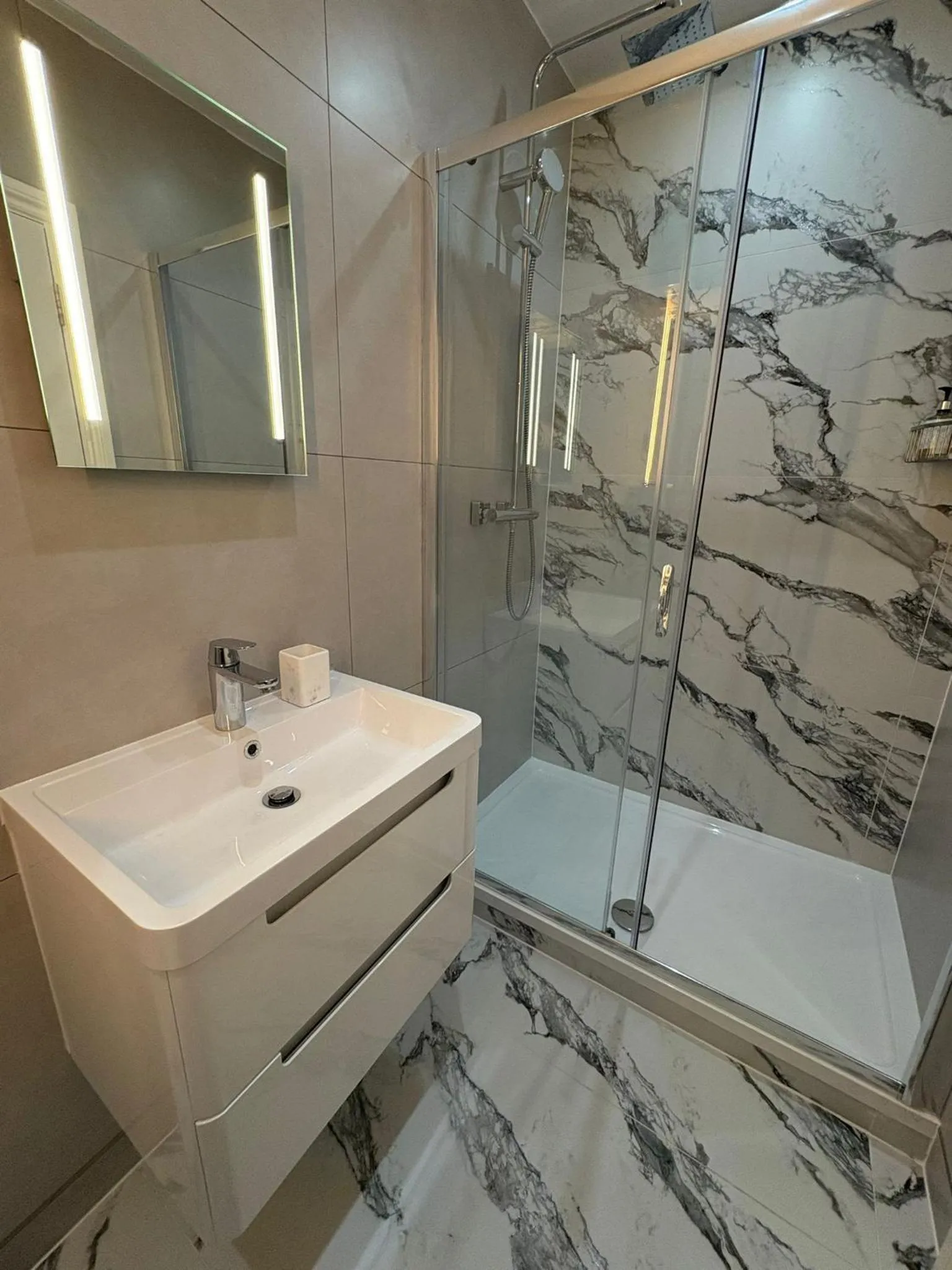 Bathroom in Commodore Hotel