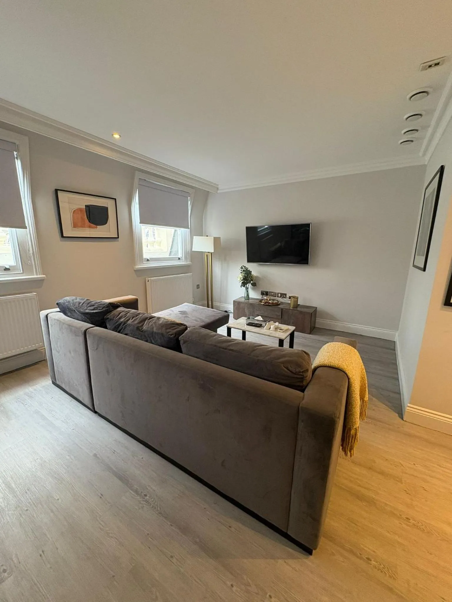 Living room in Commodore Hotel