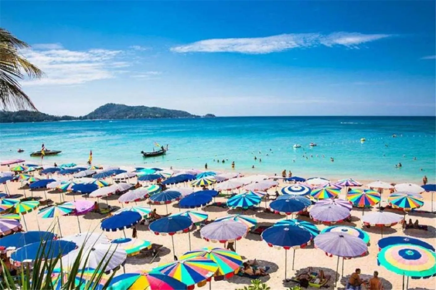 Beach in The Deck Patong by VIP