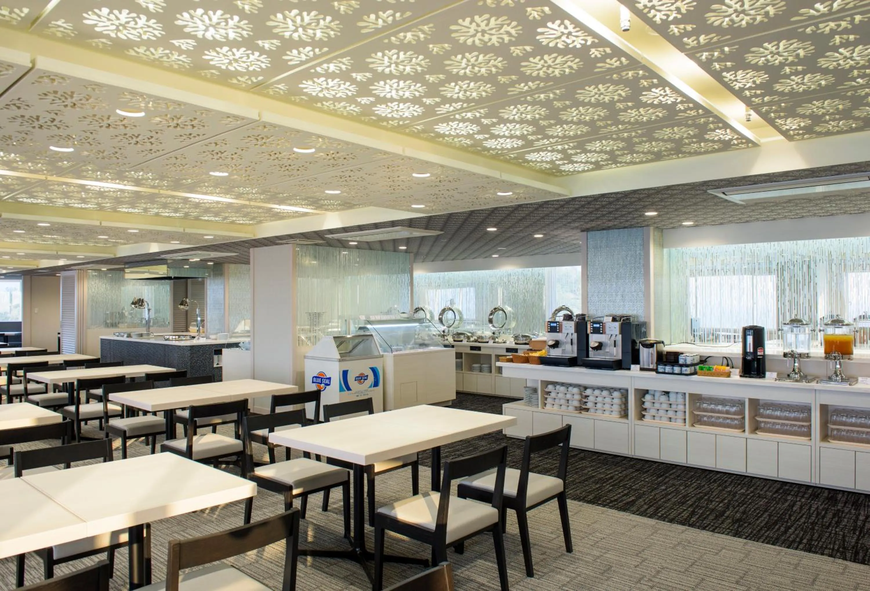 Restaurant/places to eat in Kanehide Kise Beach Palace