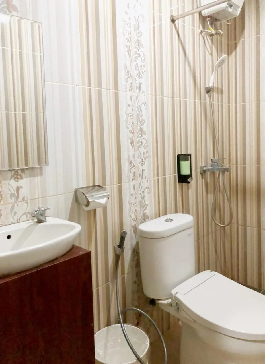 Toilet in Grand Krakatau Hotel Serang