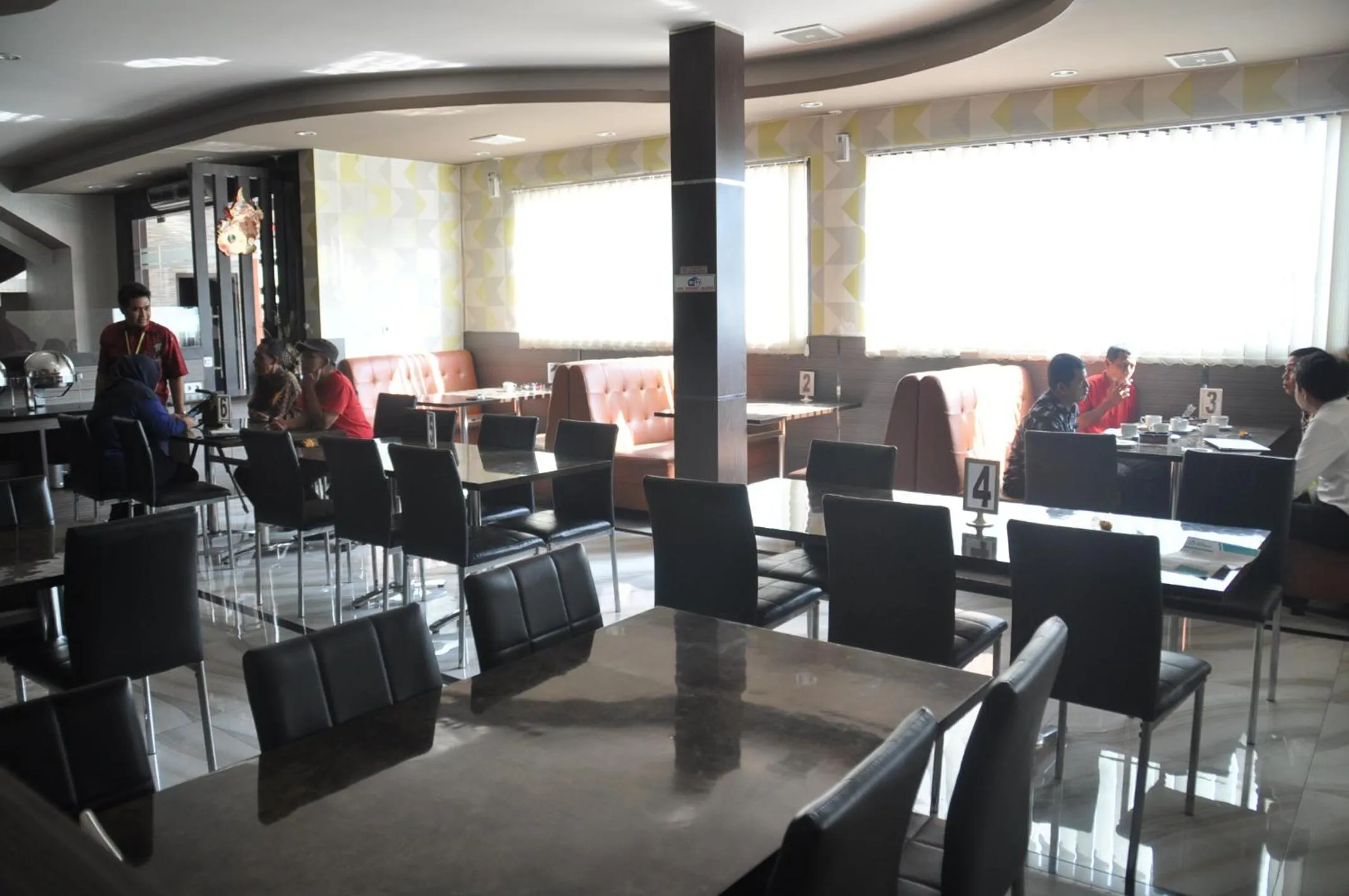 Restaurant/places to eat in Grand Krakatau Hotel Serang