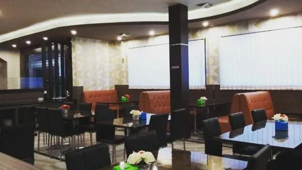 Restaurant/places to eat in Grand Krakatau Hotel Serang