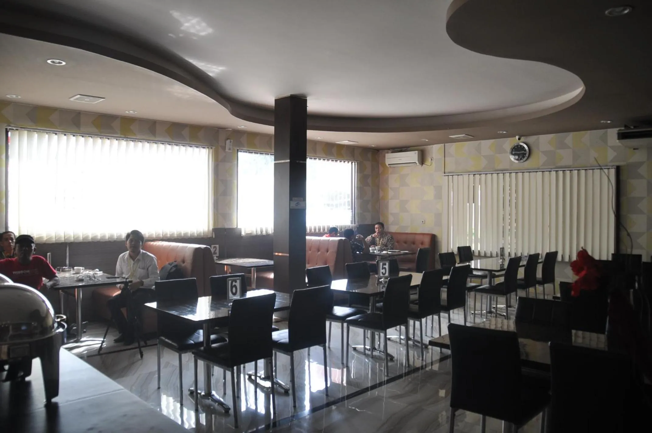 Restaurant/places to eat in Grand Krakatau Hotel Serang