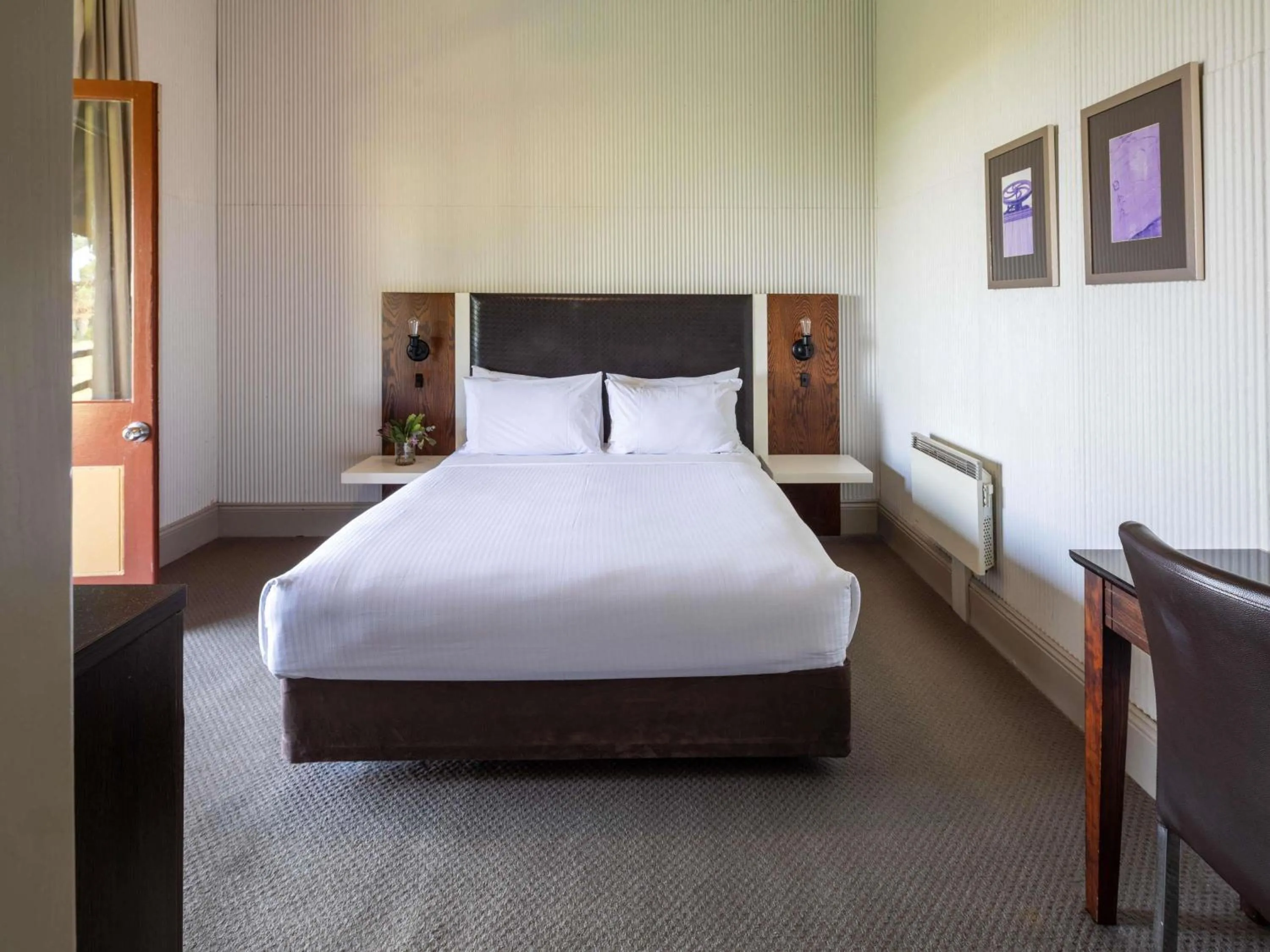 Bedroom, Bed in Q Station