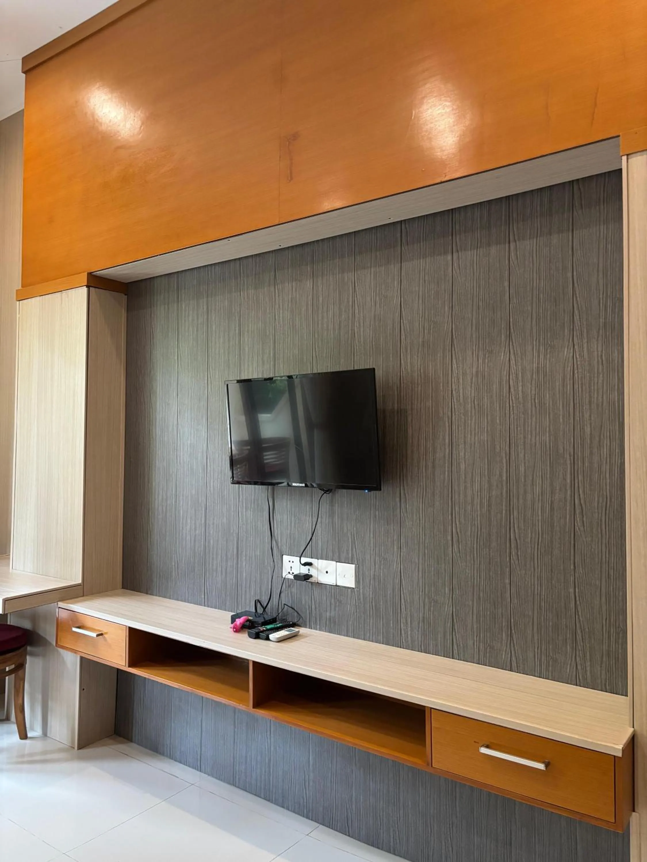 TV and multimedia in Adi Jaya Cottages Ubud Suites by EPS - CHSE Certified