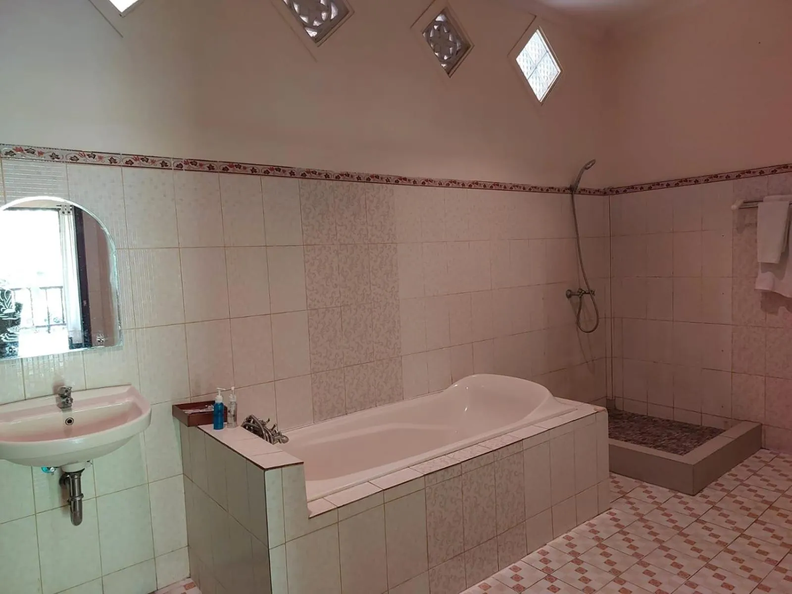 Bathroom in Adi Jaya Cottages Ubud Suites by EPS - CHSE Certified