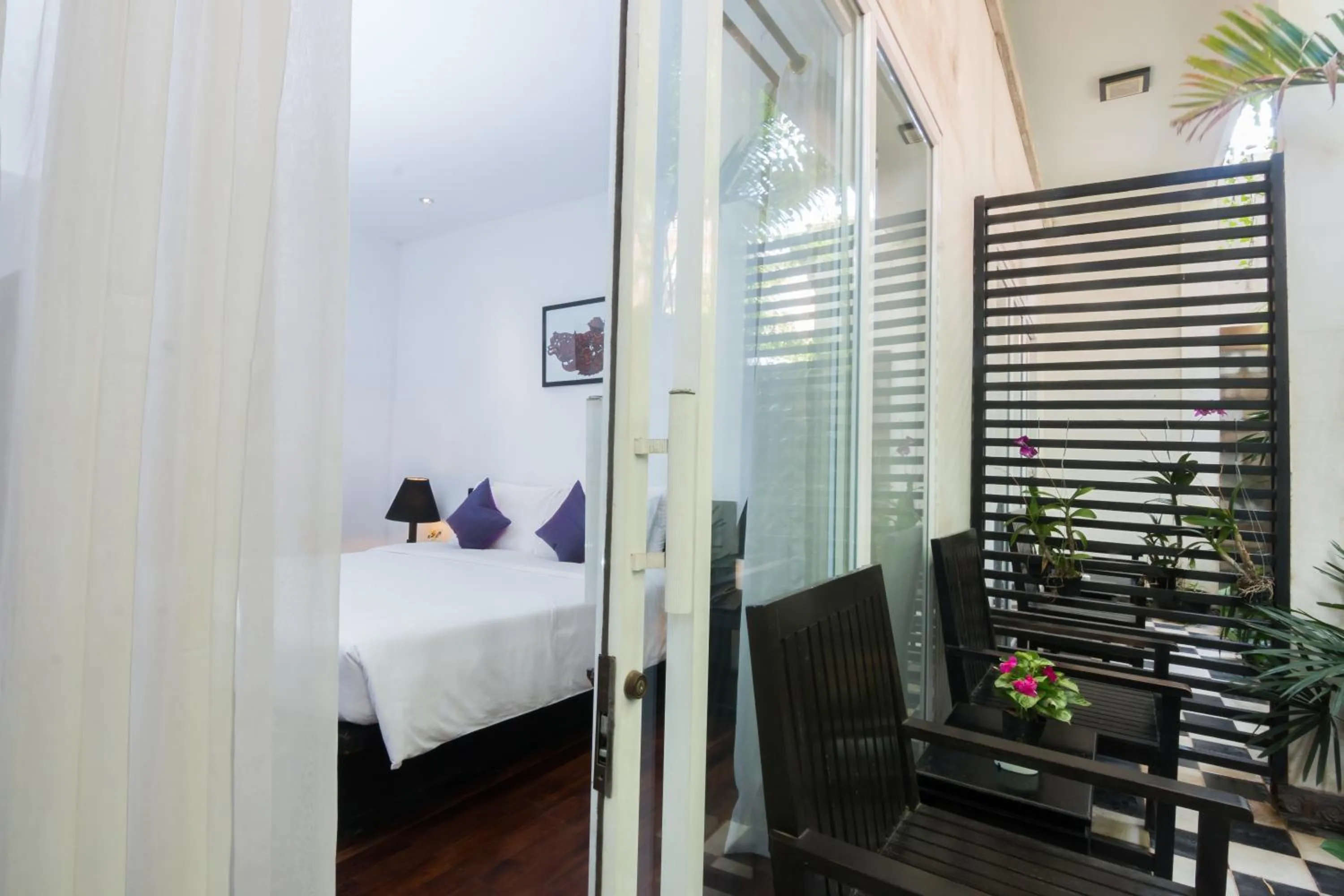 Balcony/Terrace, Bed in Apsara Centrepole Hotel